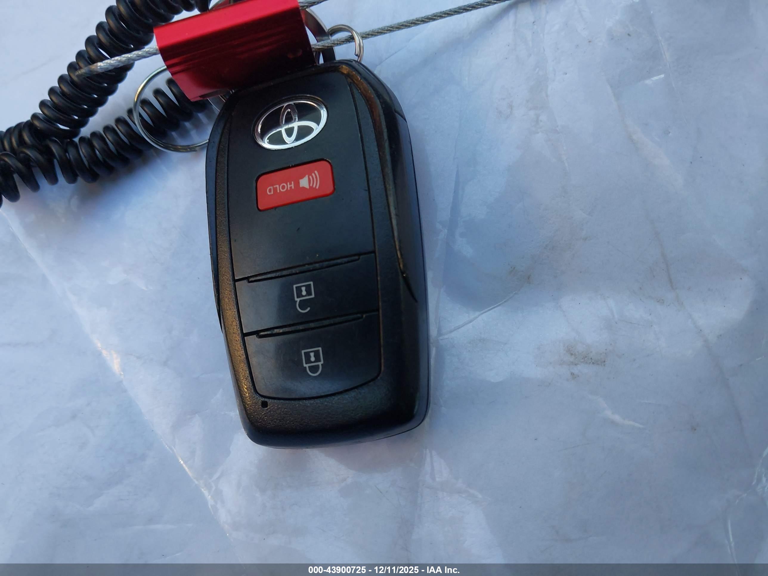 TOYOTA PRIUS image 11