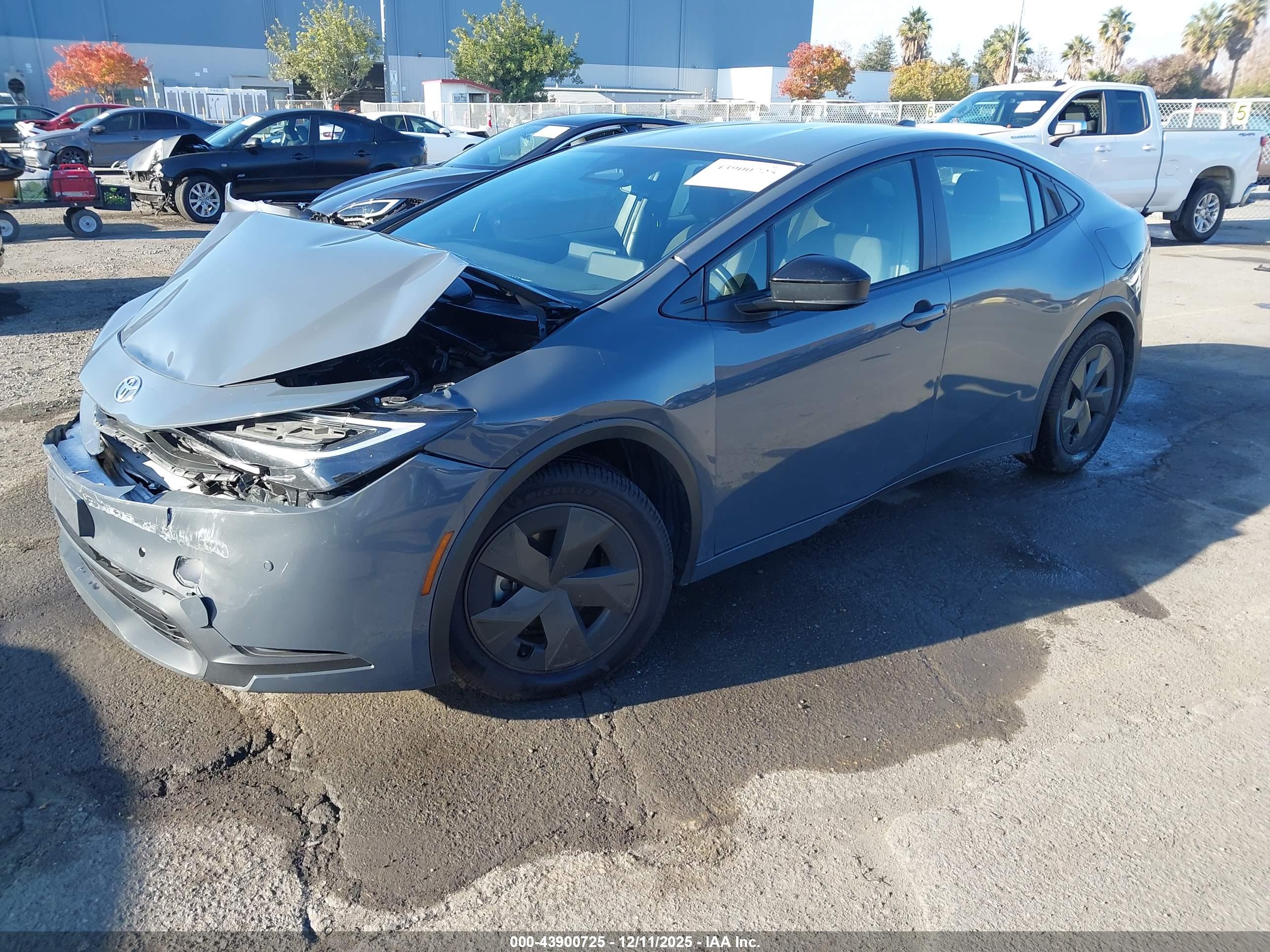 TOYOTA PRIUS image 2
