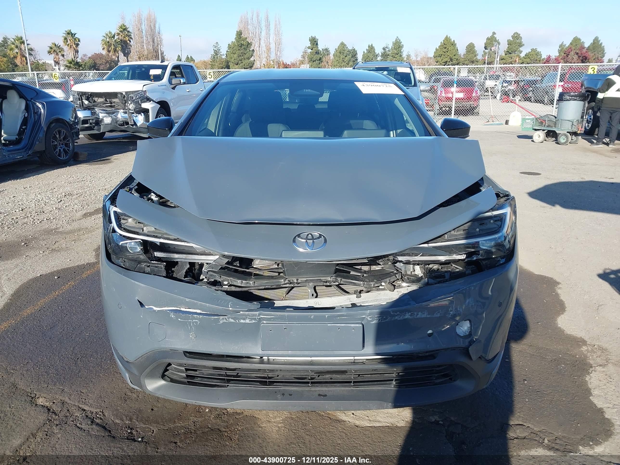 TOYOTA PRIUS image 6