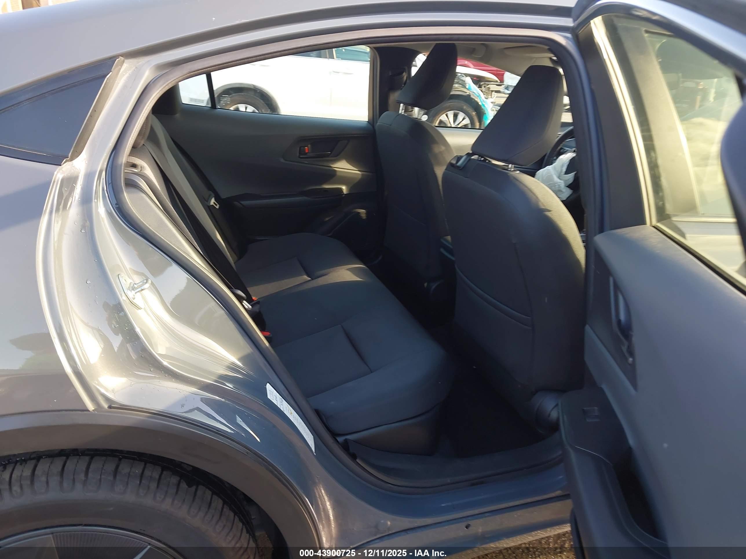 TOYOTA PRIUS image 8
