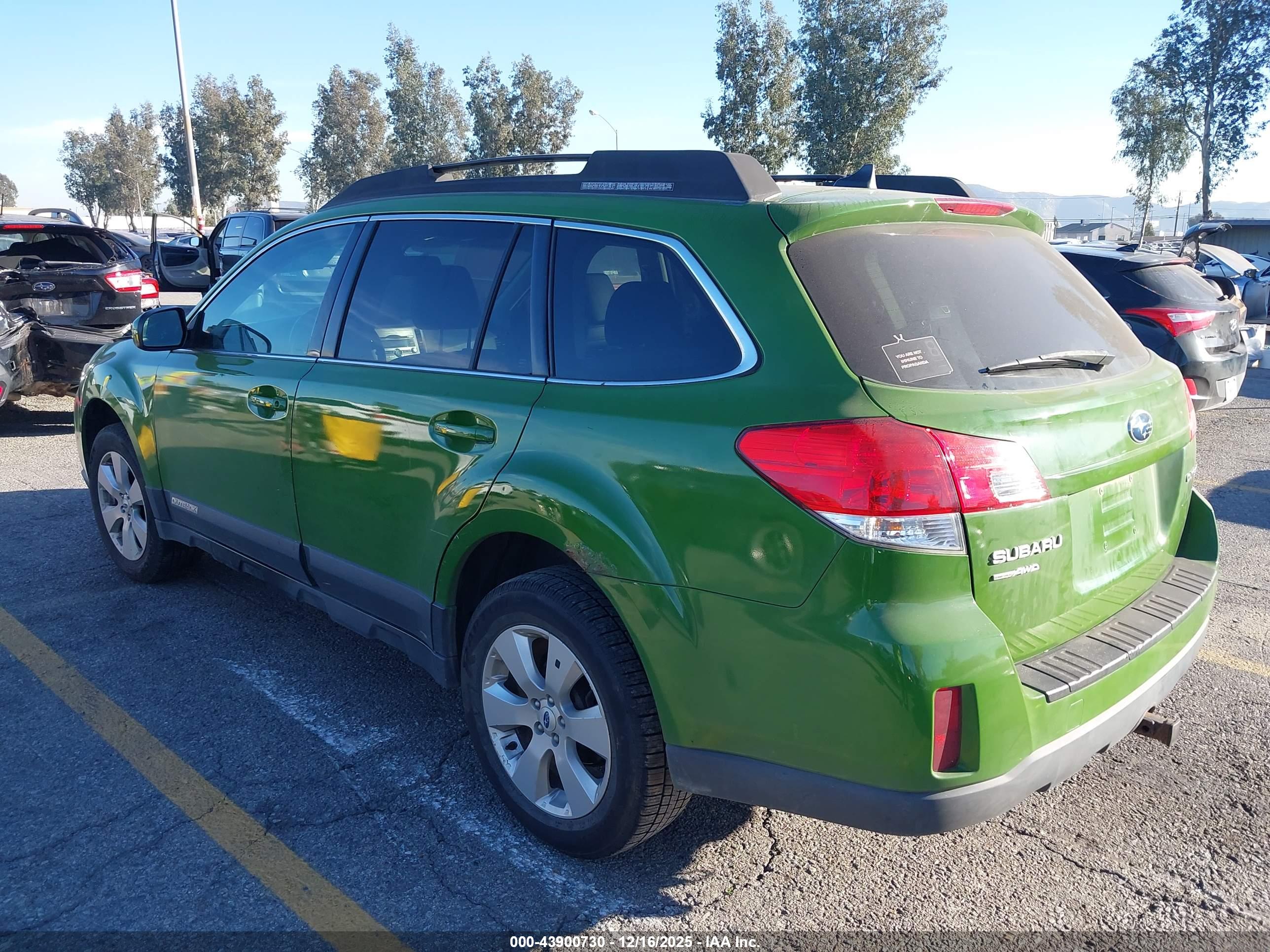 SUBARU OUTBACK image 3