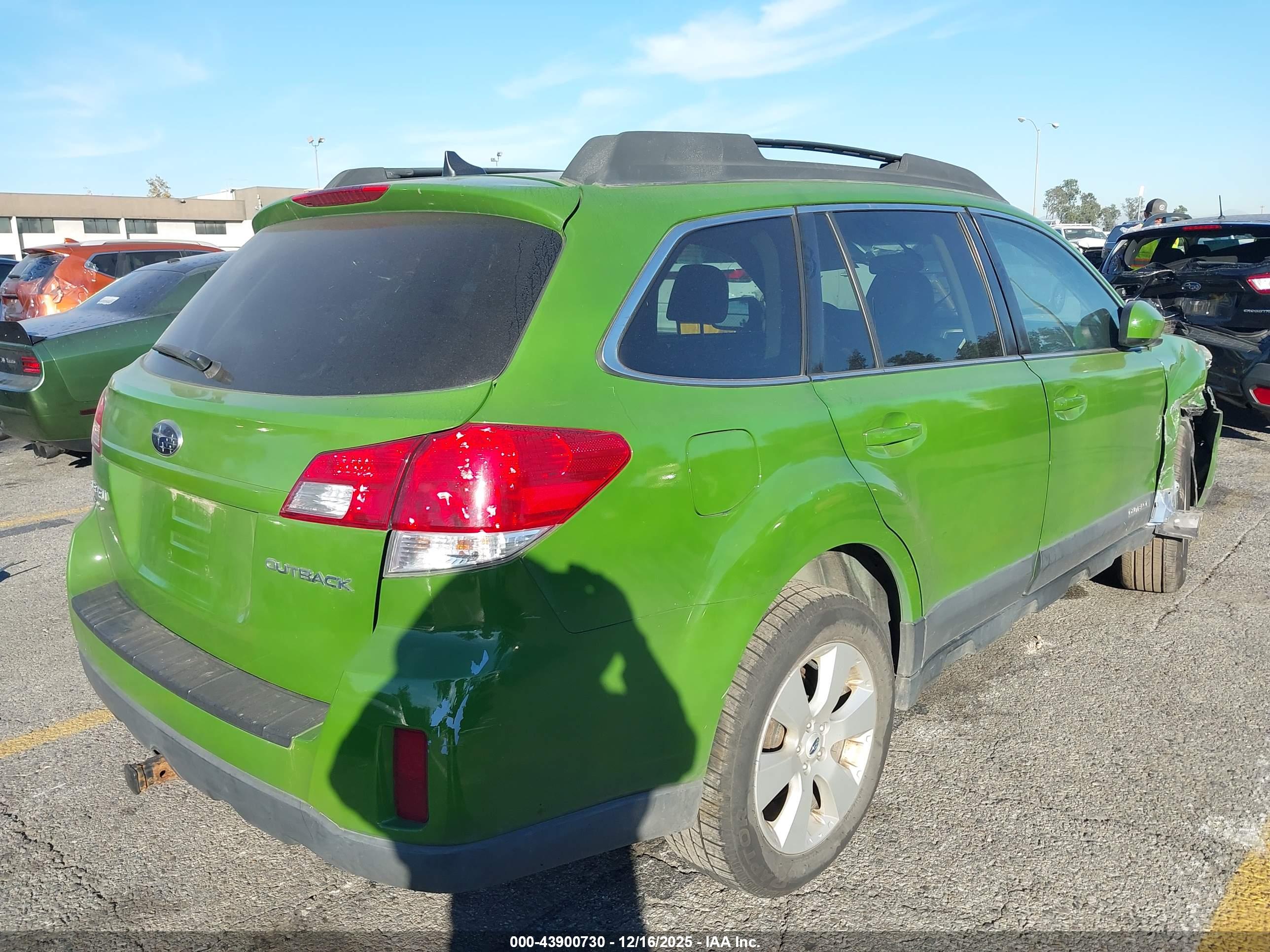 SUBARU OUTBACK image 4