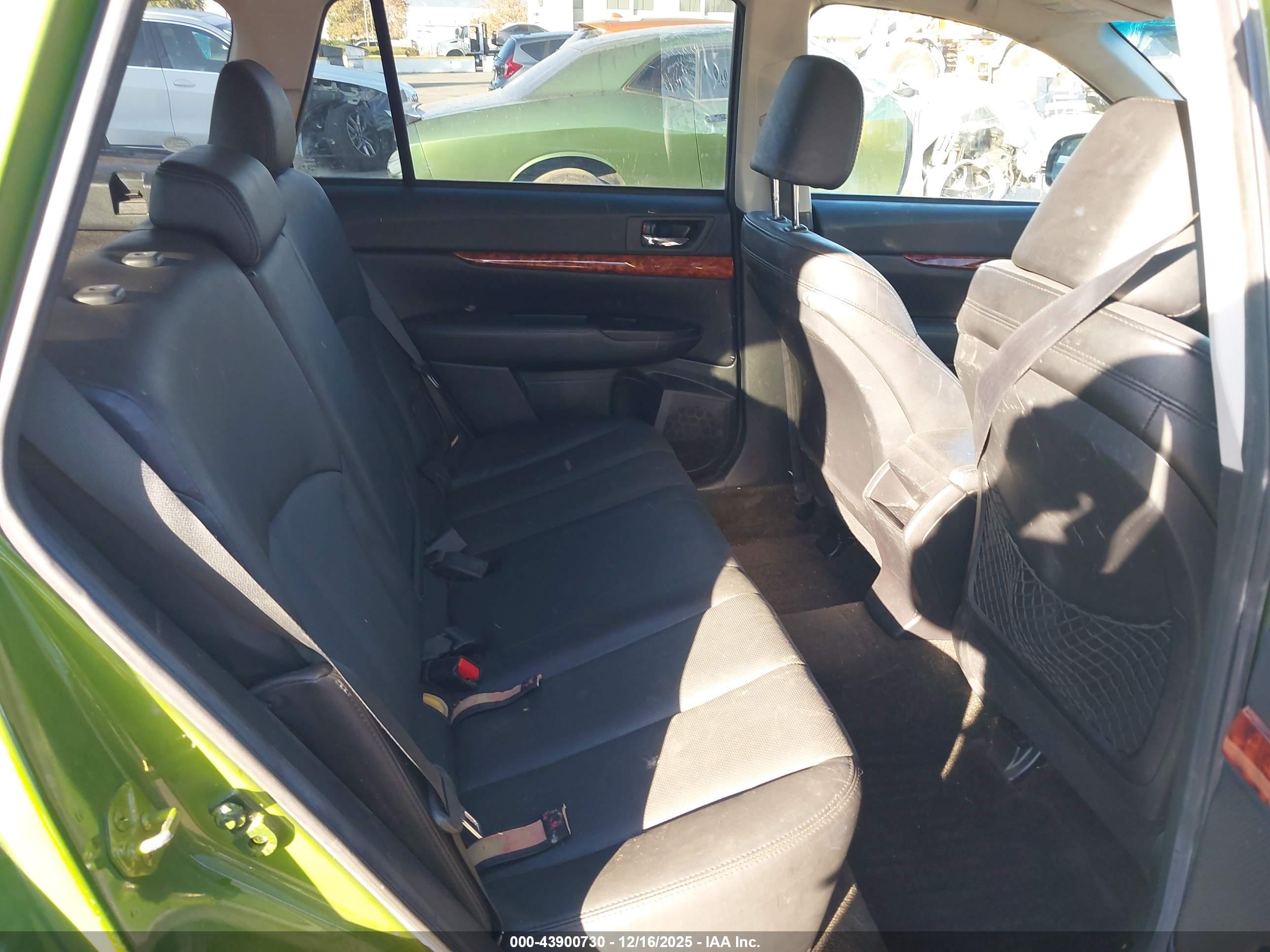 SUBARU OUTBACK image 8