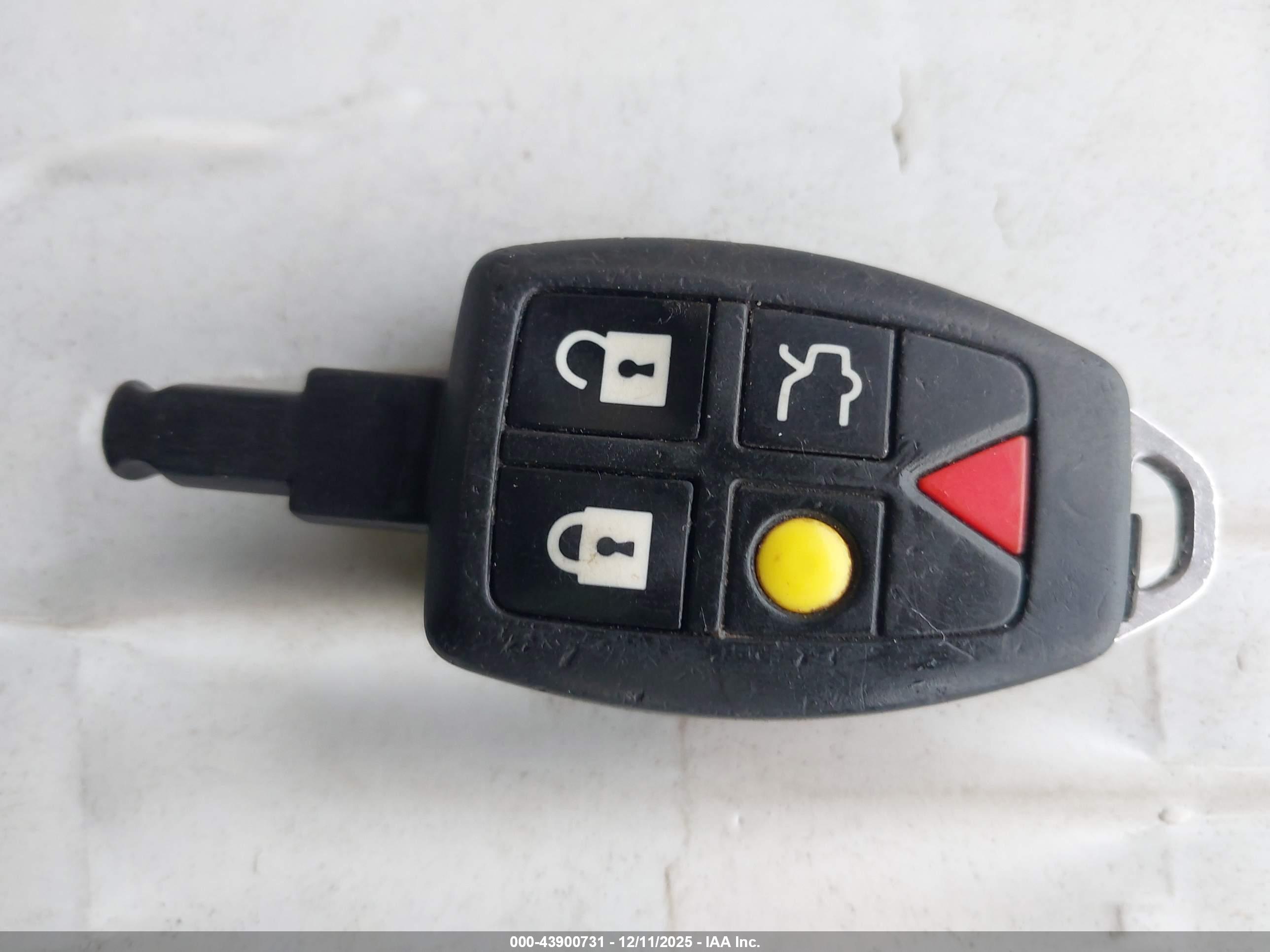 VOLVO V50 image 11