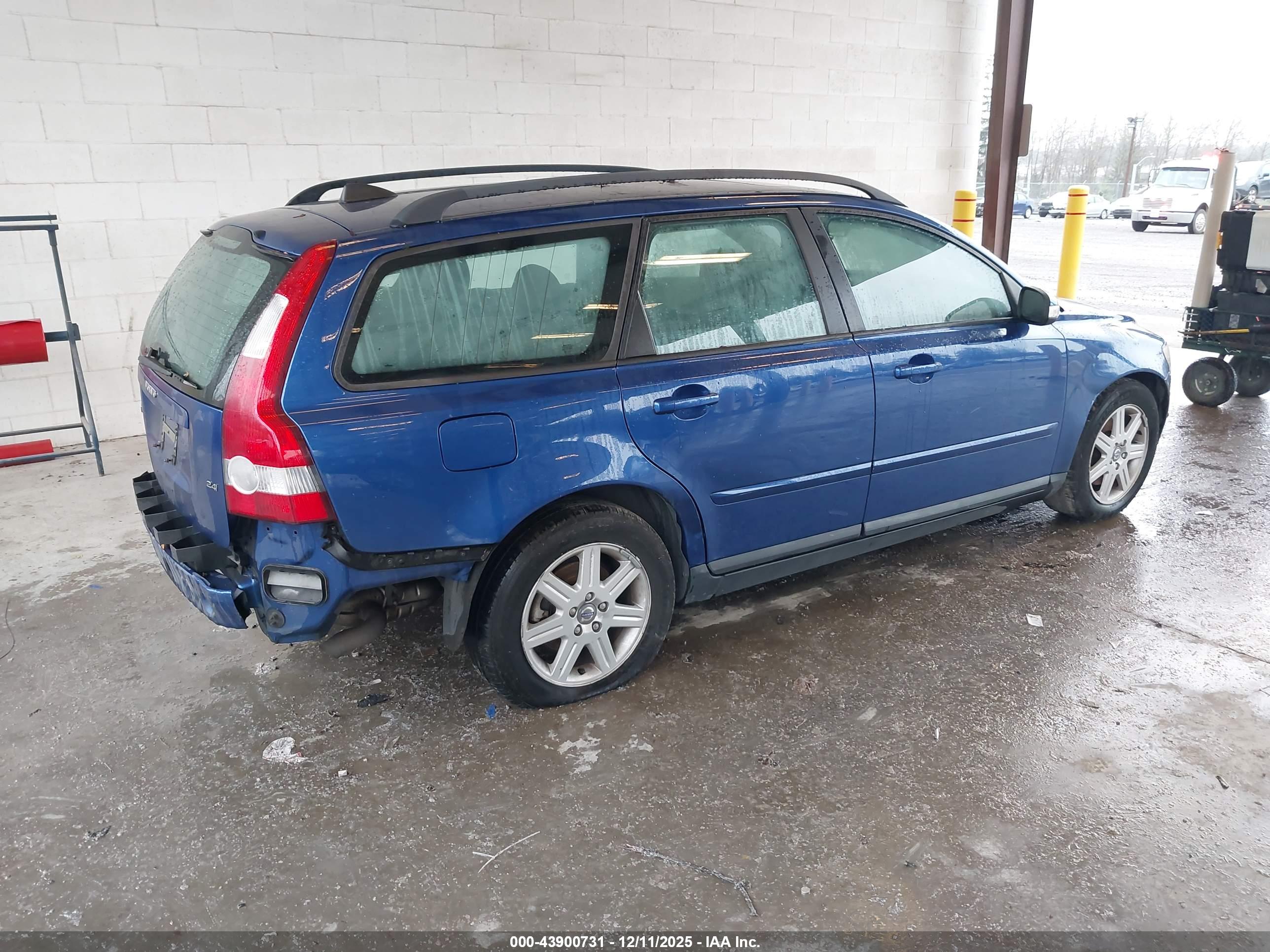 VOLVO V50 image 4