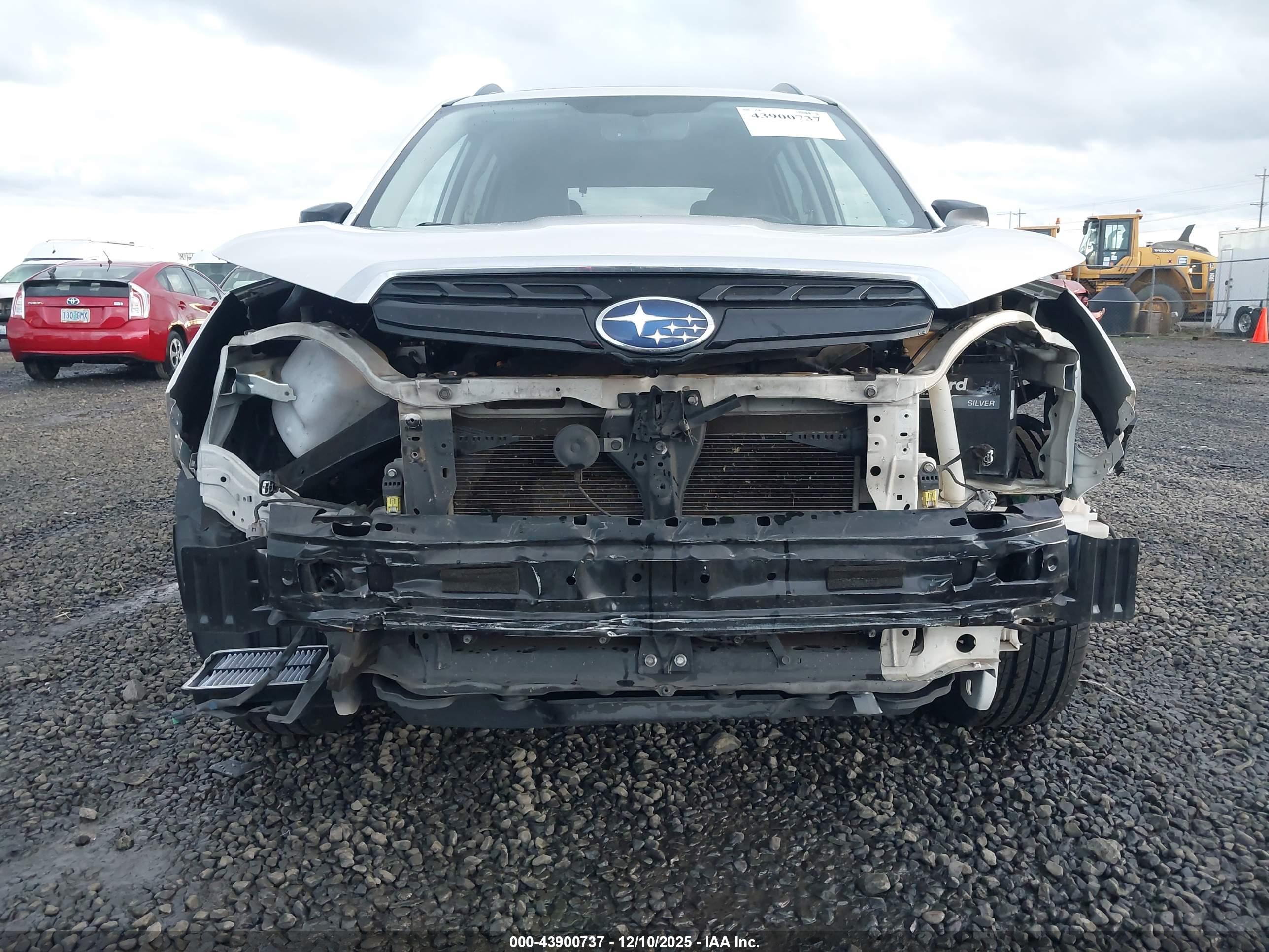 SUBARU FORESTER image 6