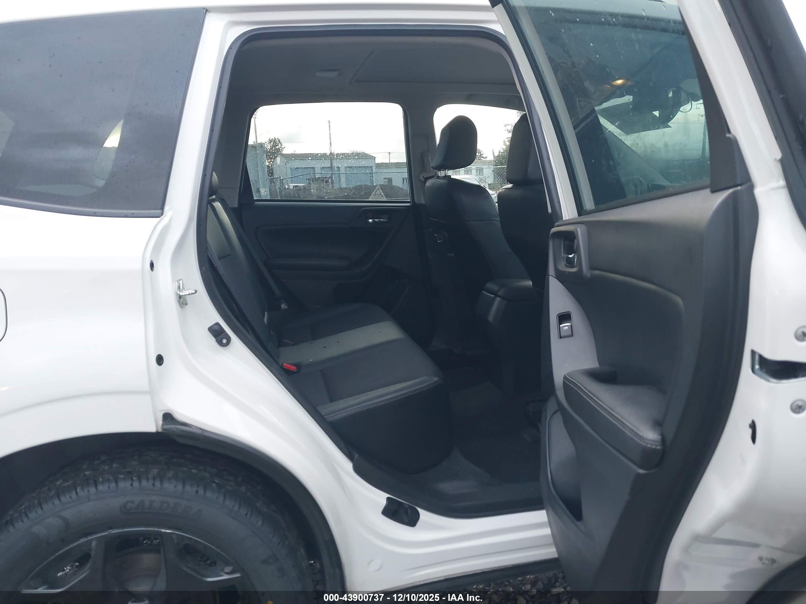 SUBARU FORESTER image 8
