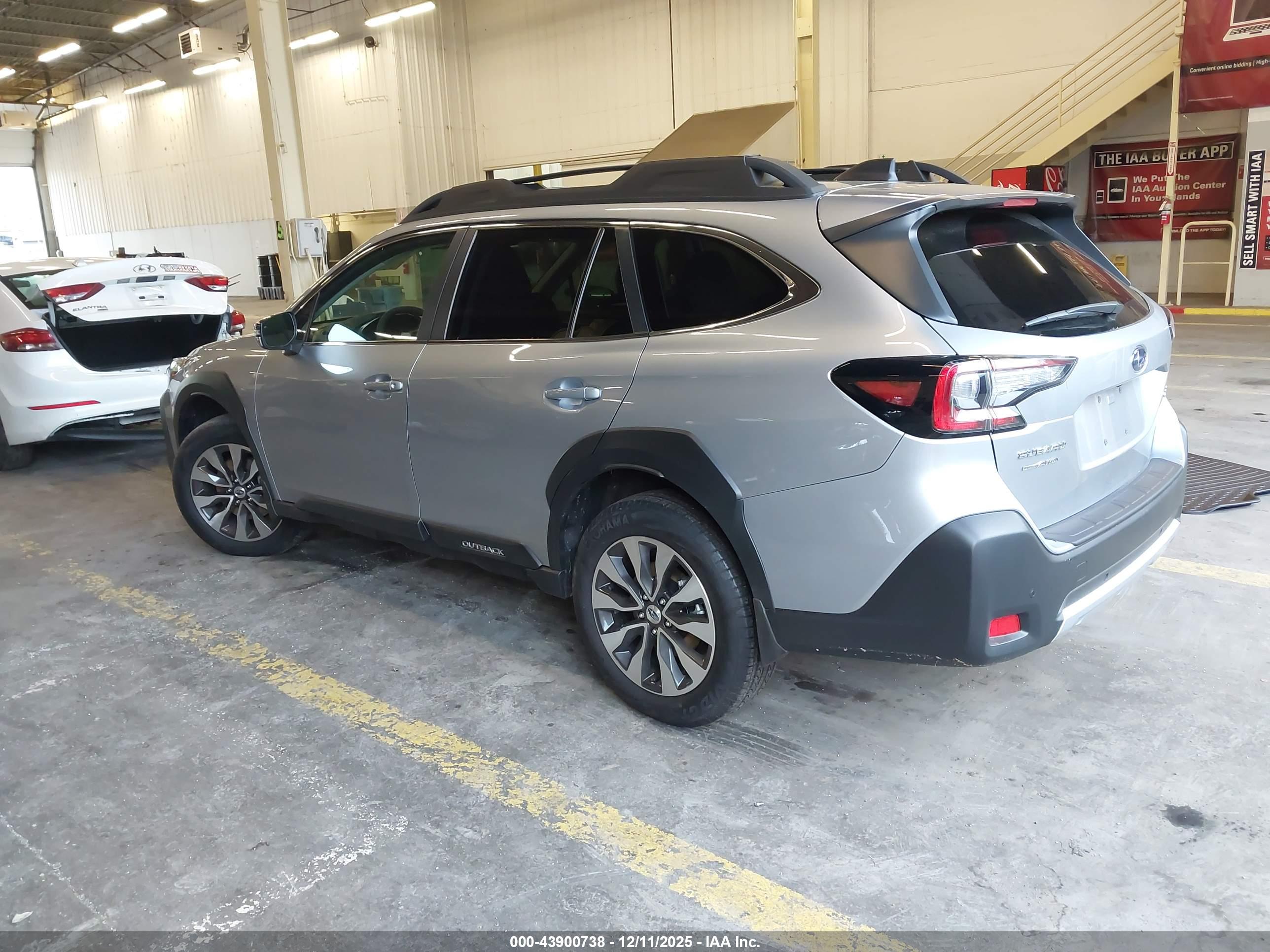 SUBARU OUTBACK image 3