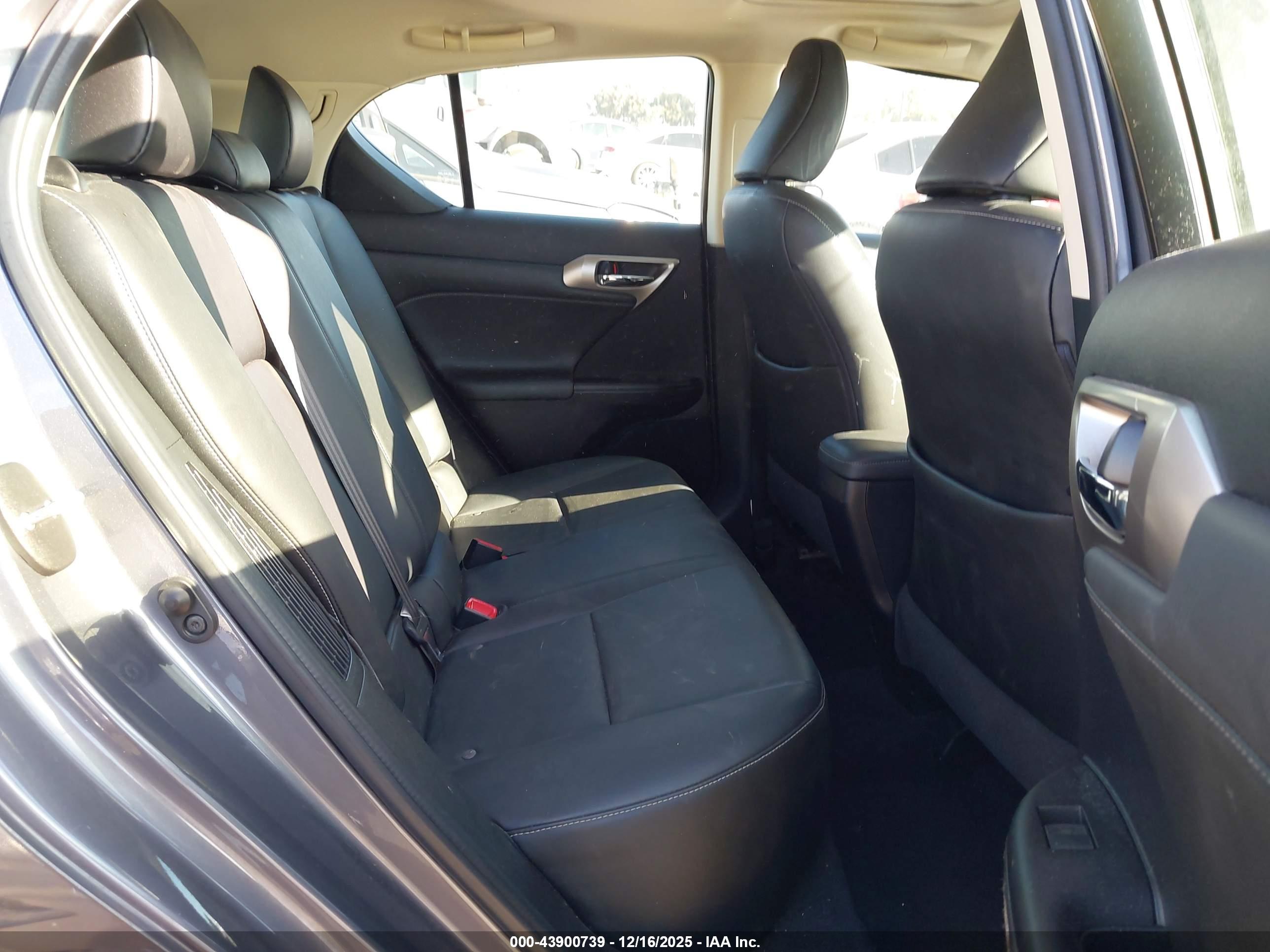 LEXUS CT image 8