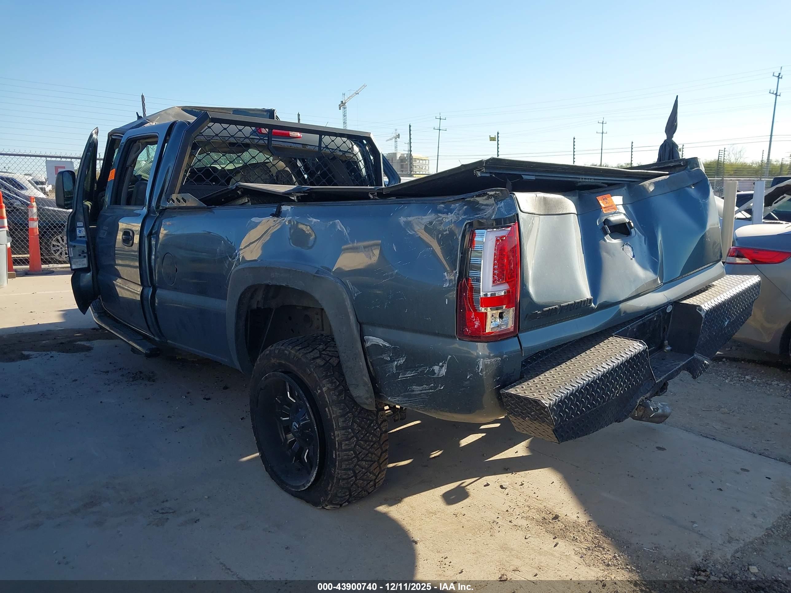 CHEVROLET SILVERADO image 3