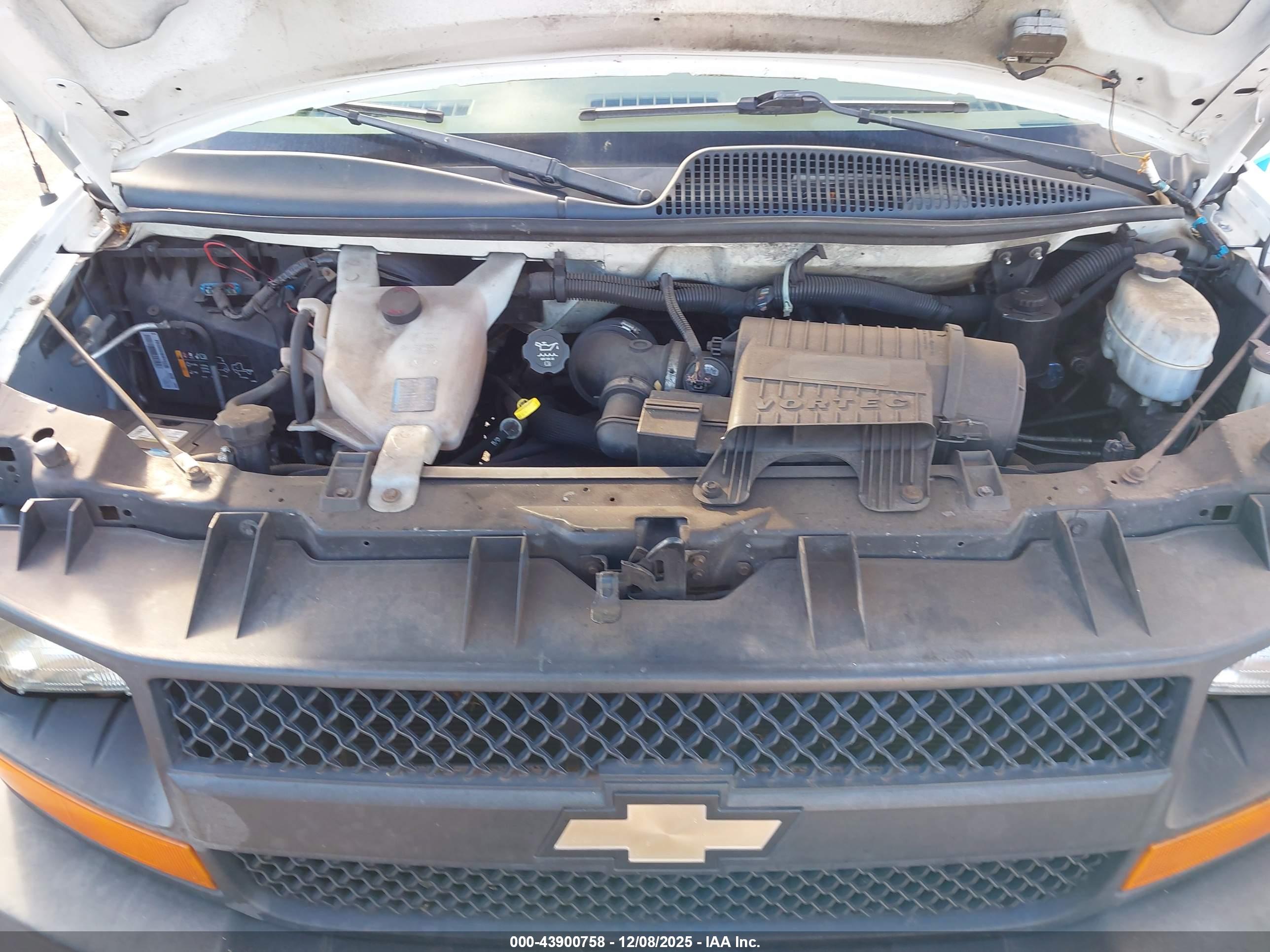 CHEVROLET EXPRESS image 10
