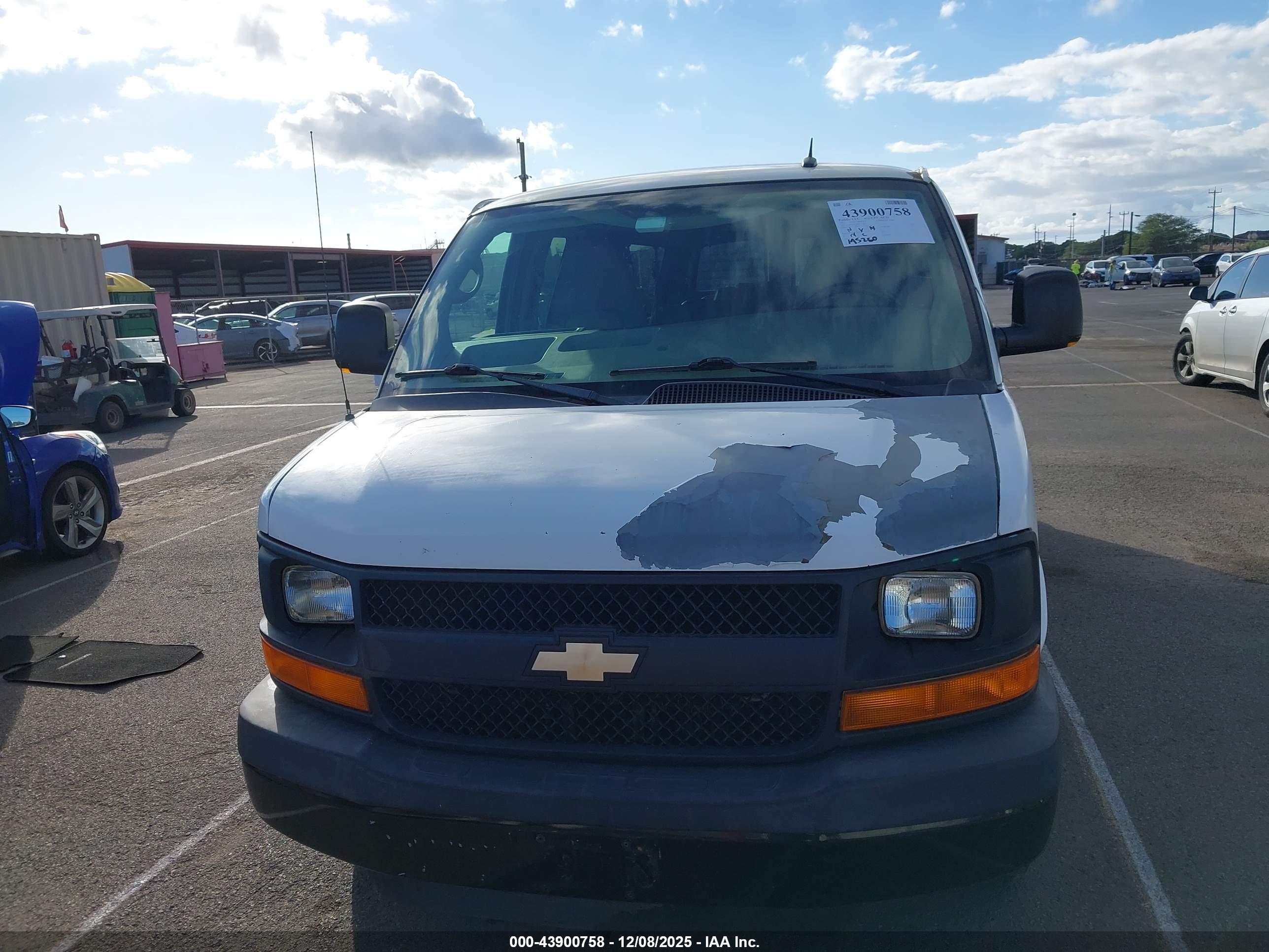 CHEVROLET EXPRESS image 6