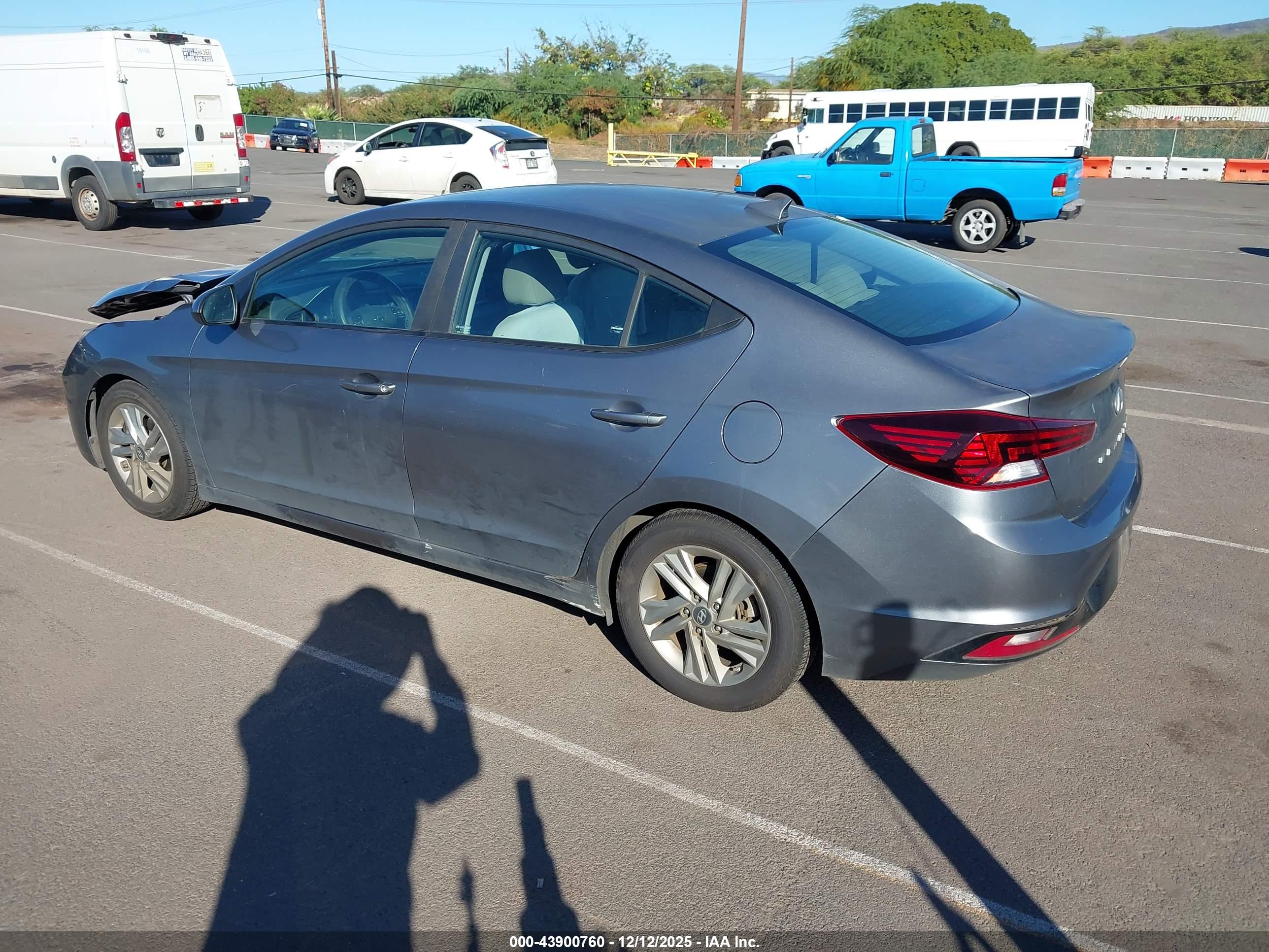 HYUNDAI ELANTRA image 3