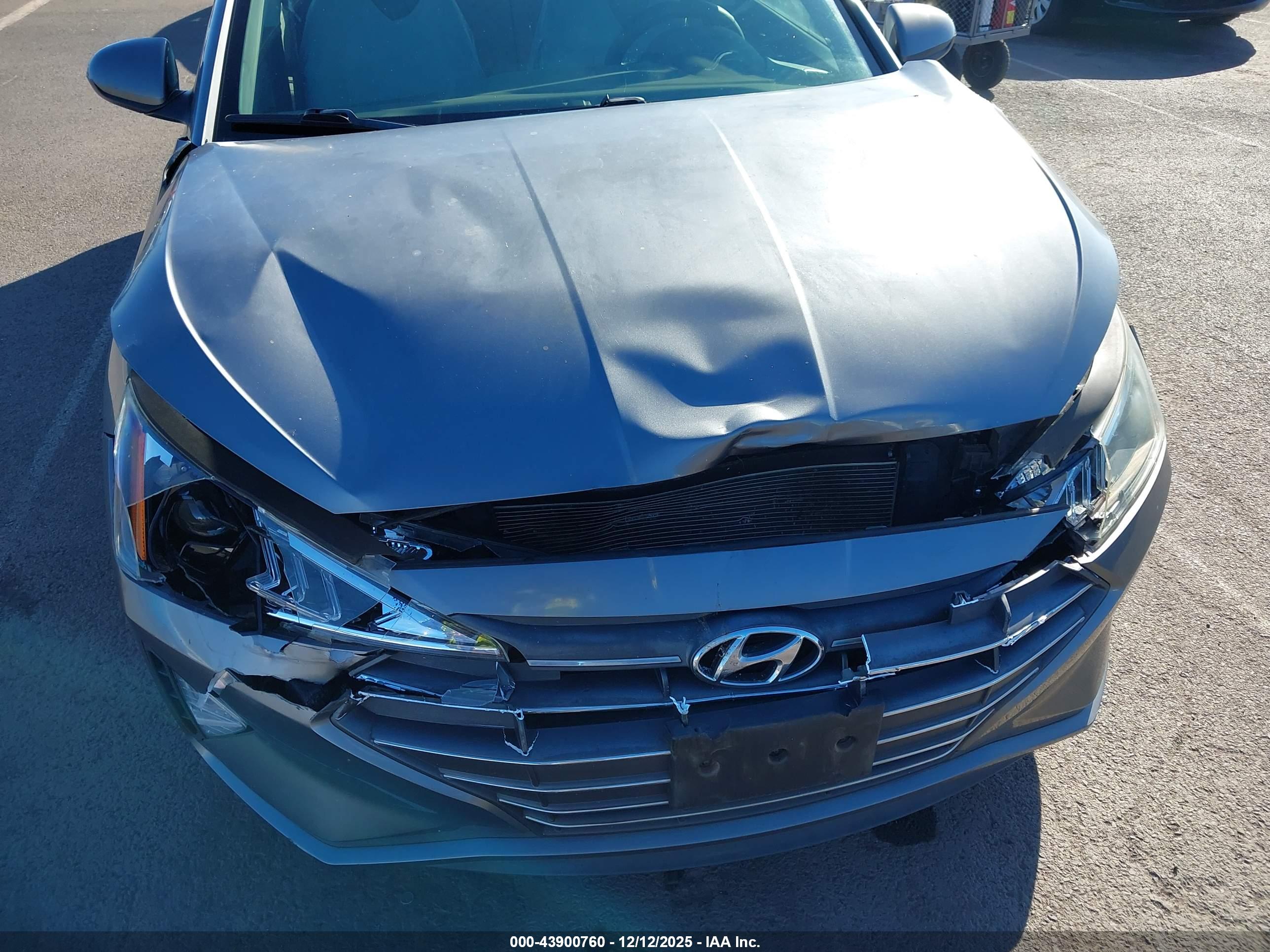 HYUNDAI ELANTRA image 6
