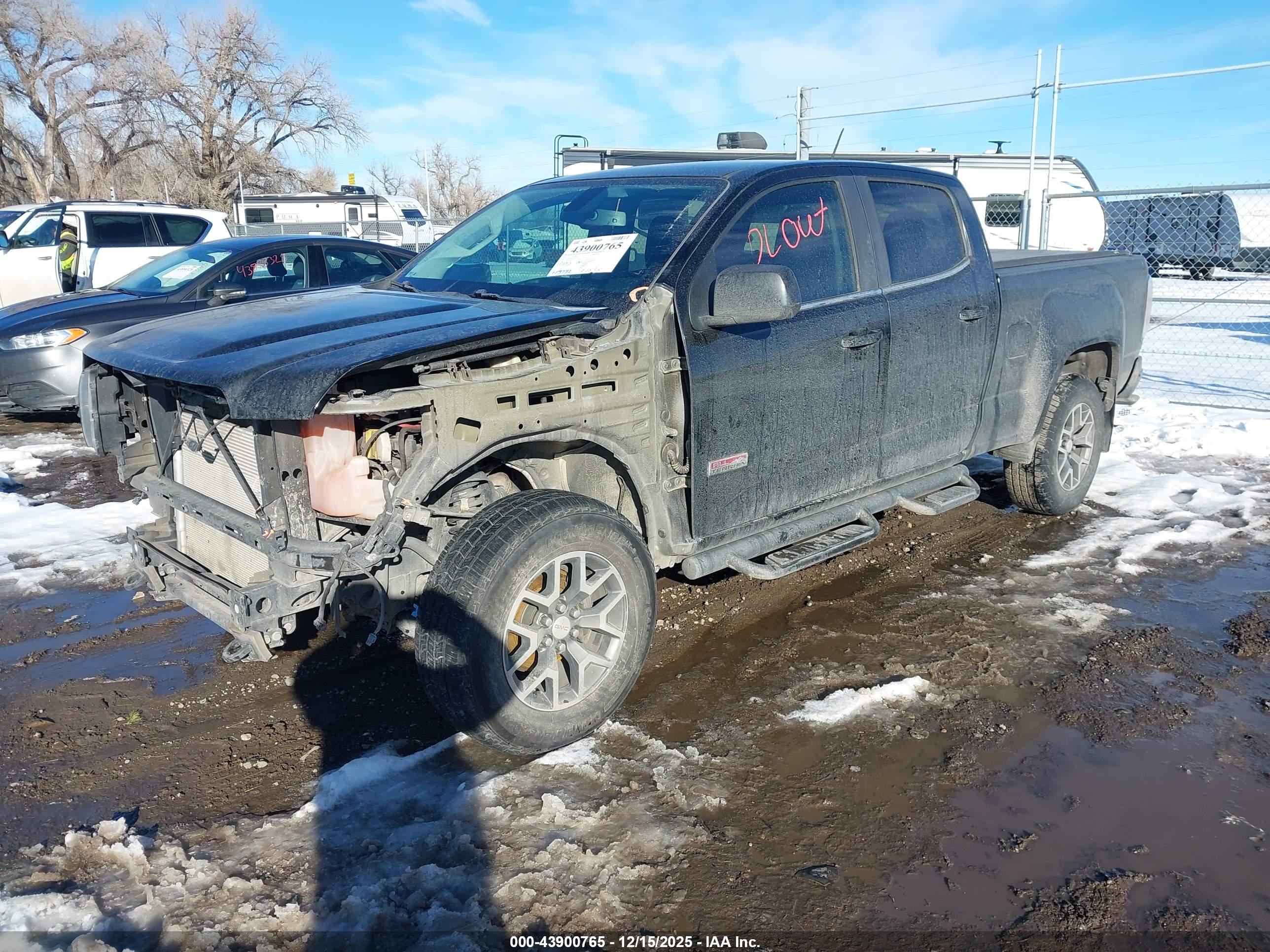 GMC CANYON image 2