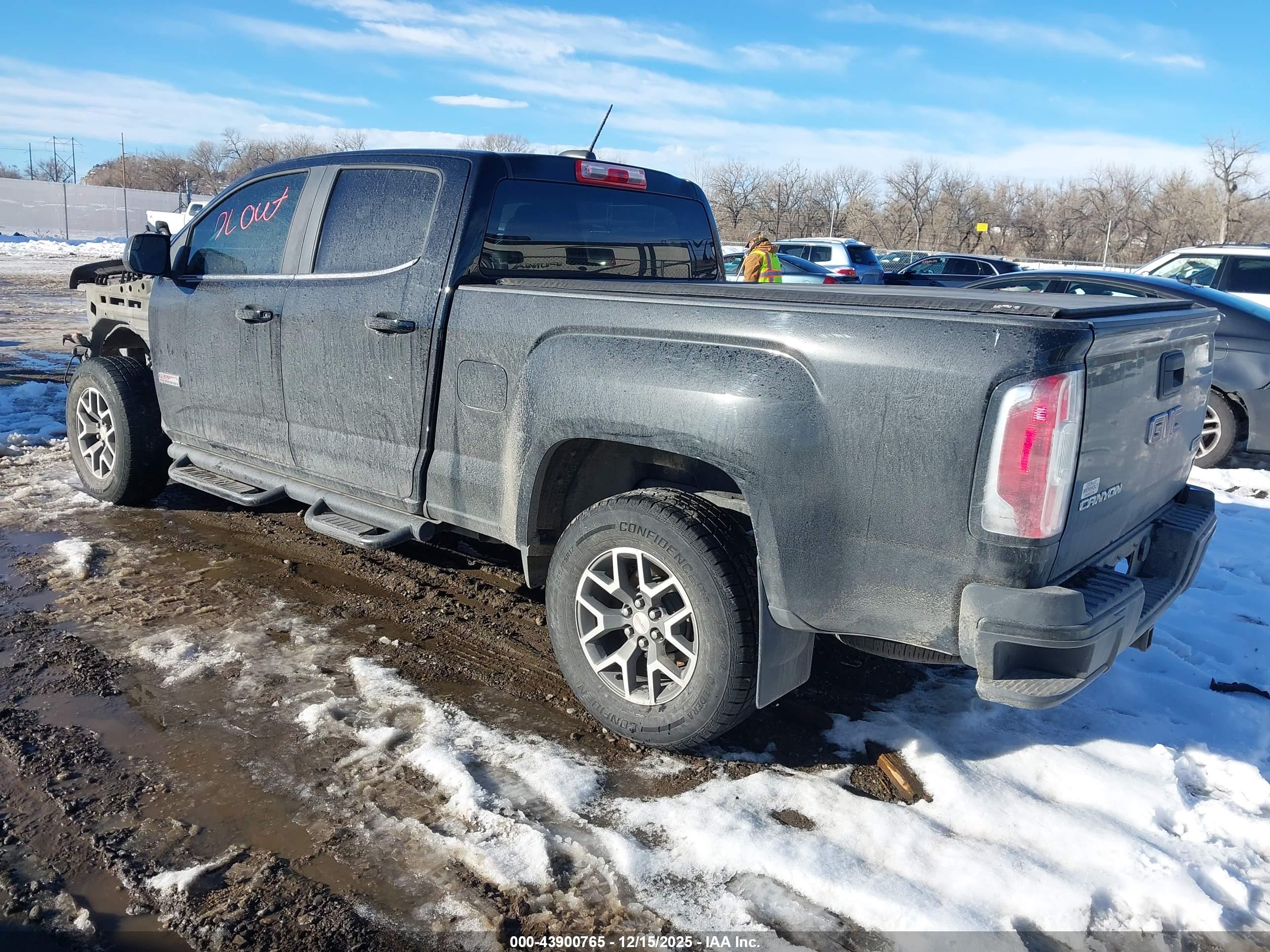 GMC CANYON image 3