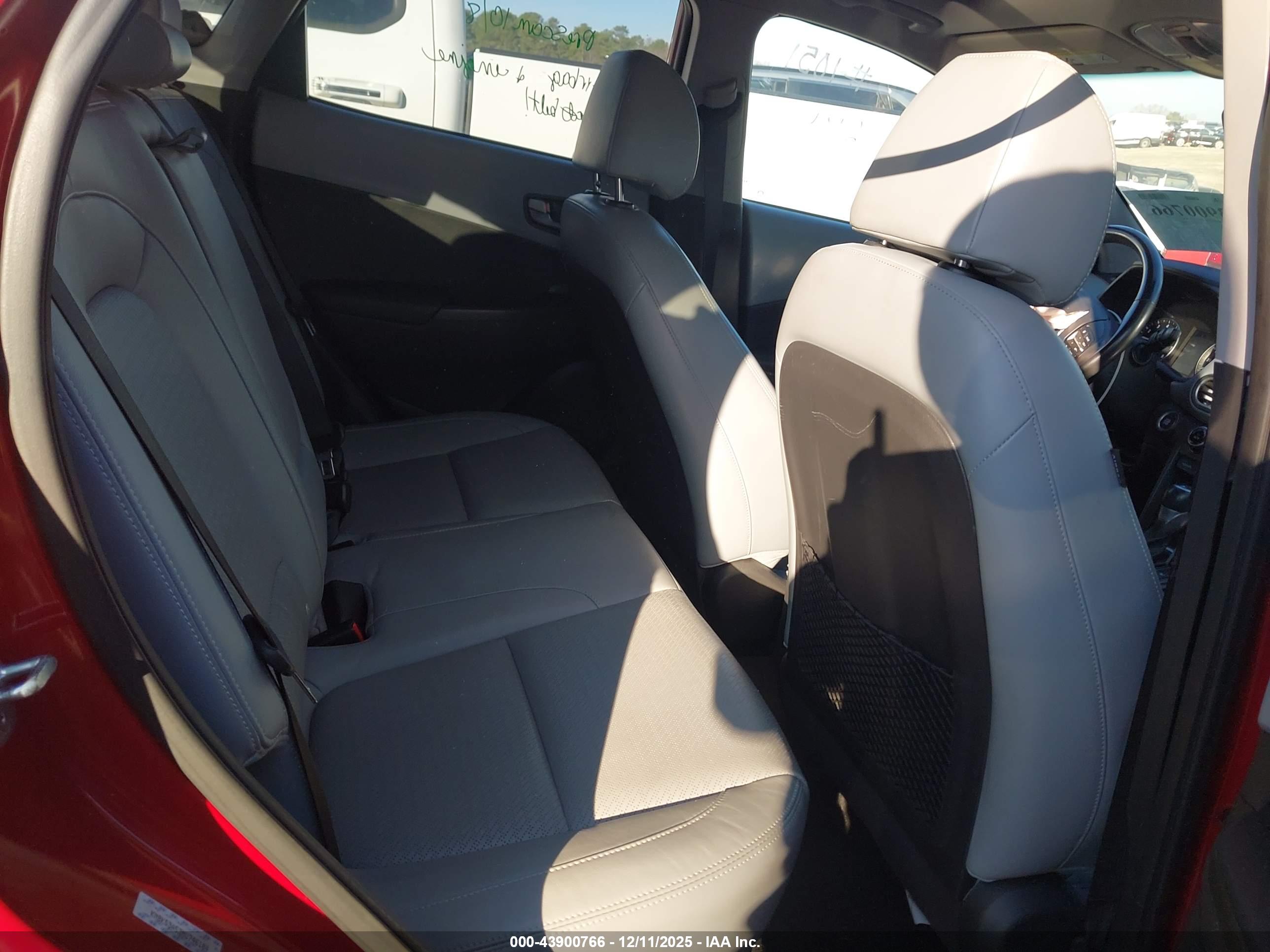 HYUNDAI KONA image 8