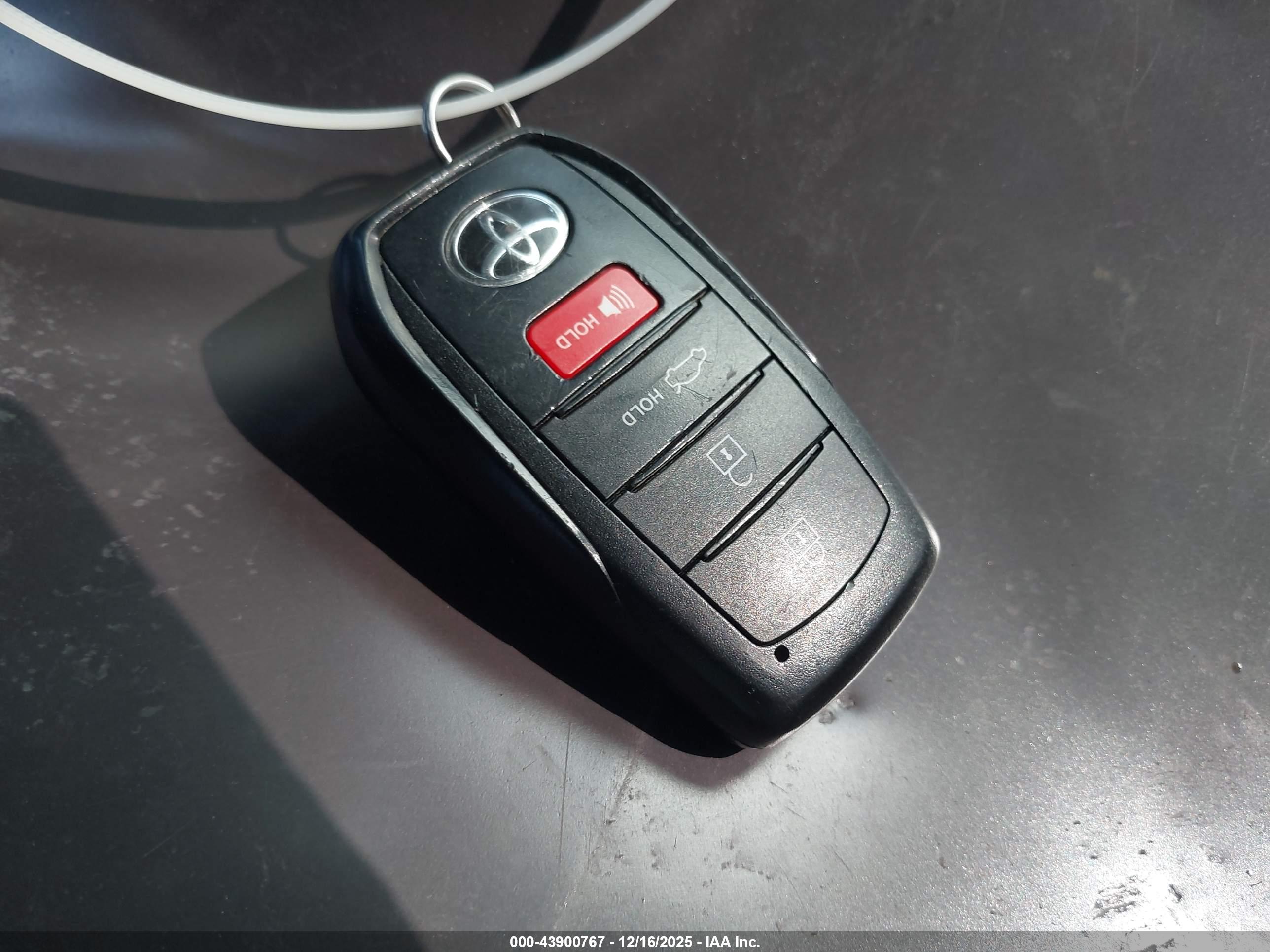 TOYOTA CAMRY image 11