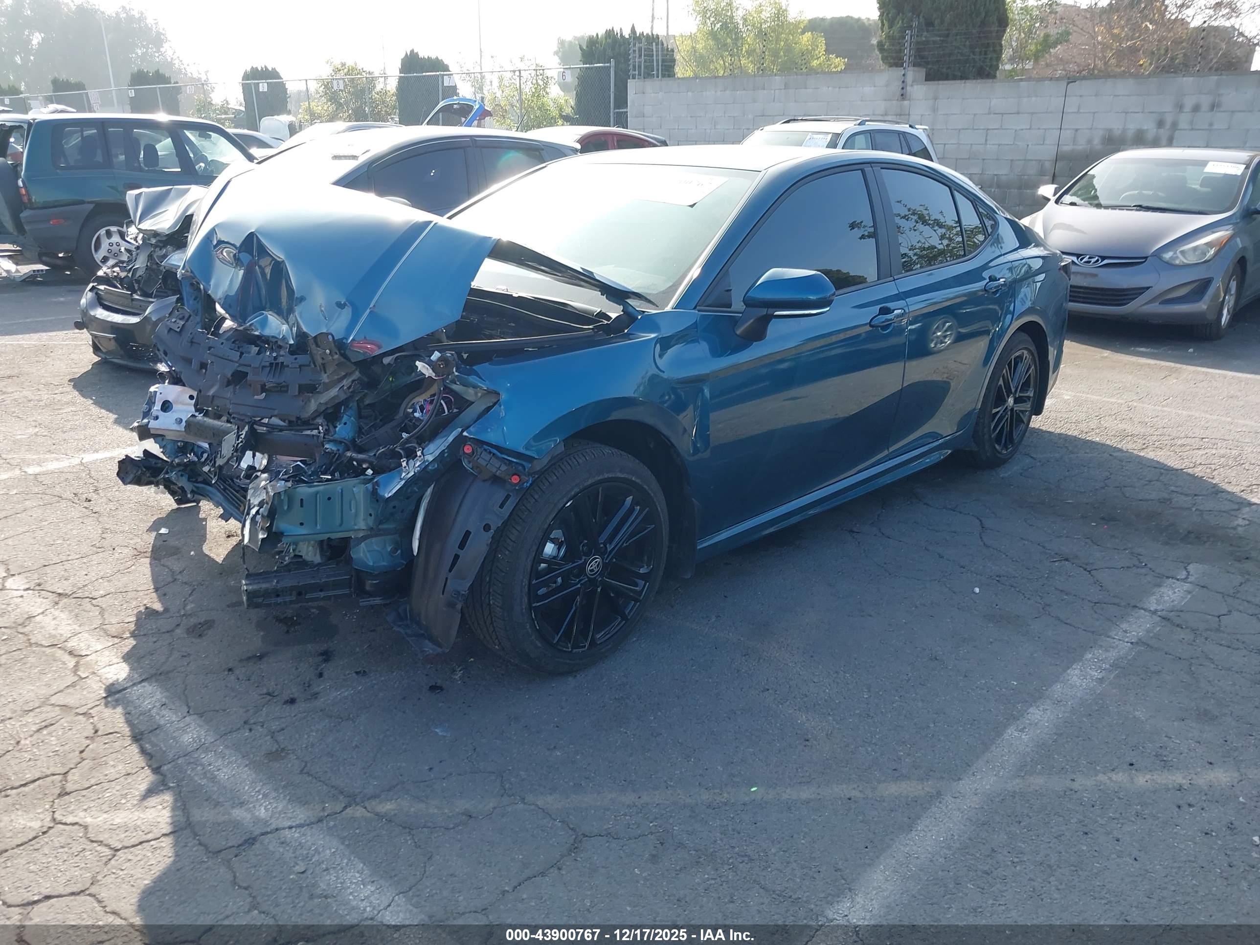 TOYOTA CAMRY image 2