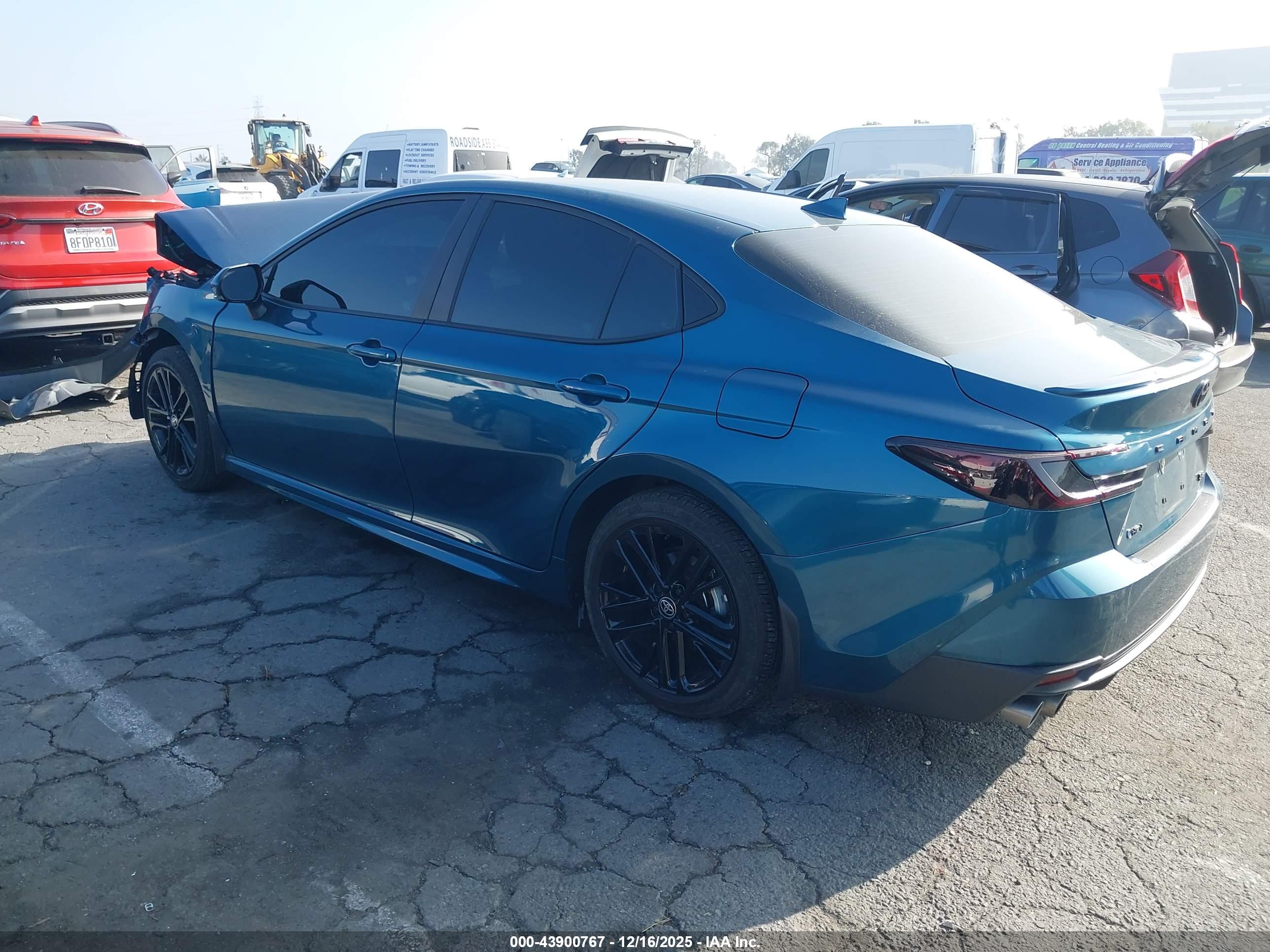 TOYOTA CAMRY image 3