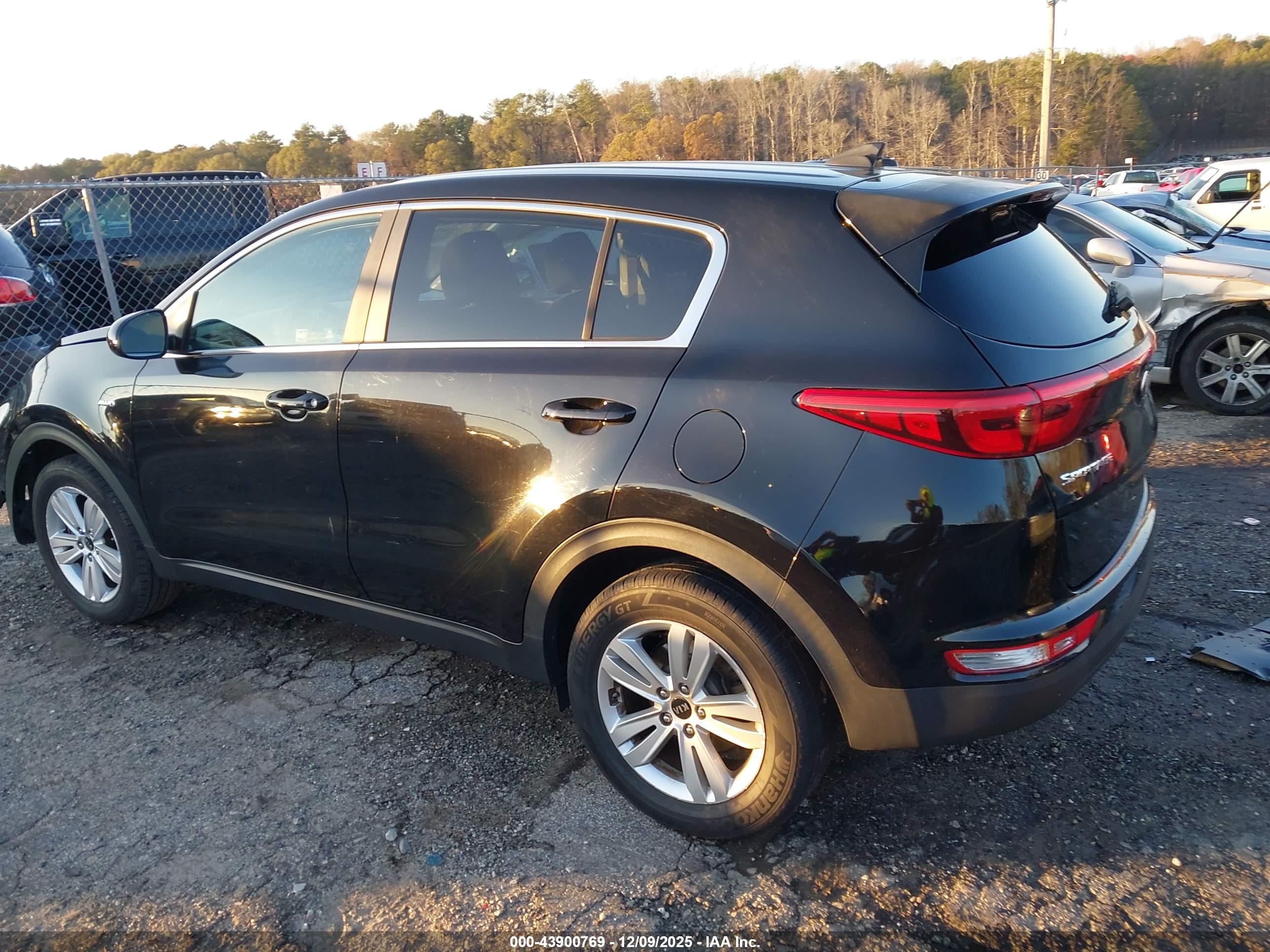KIA SPORTAGE image 3