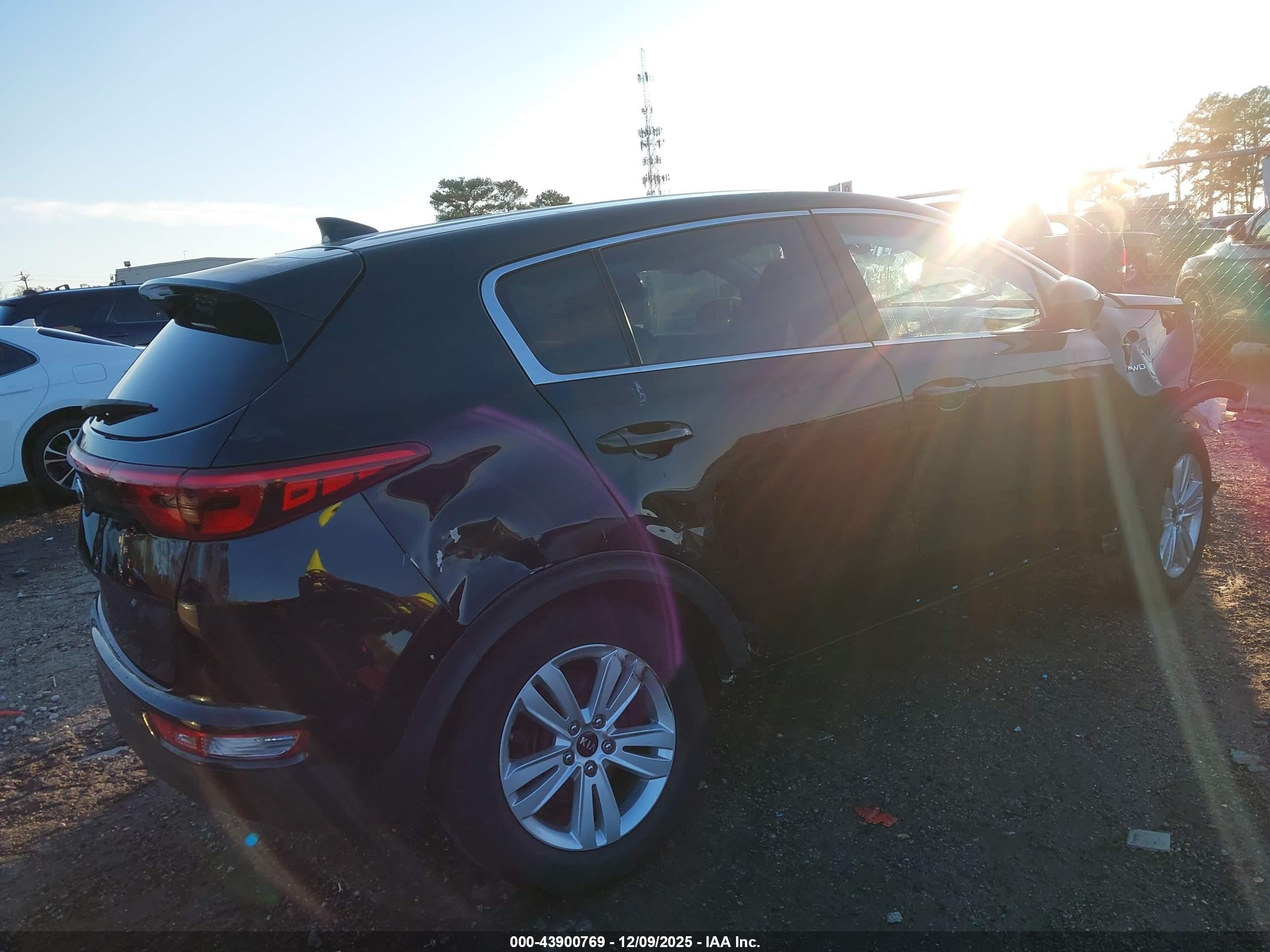 KIA SPORTAGE image 4