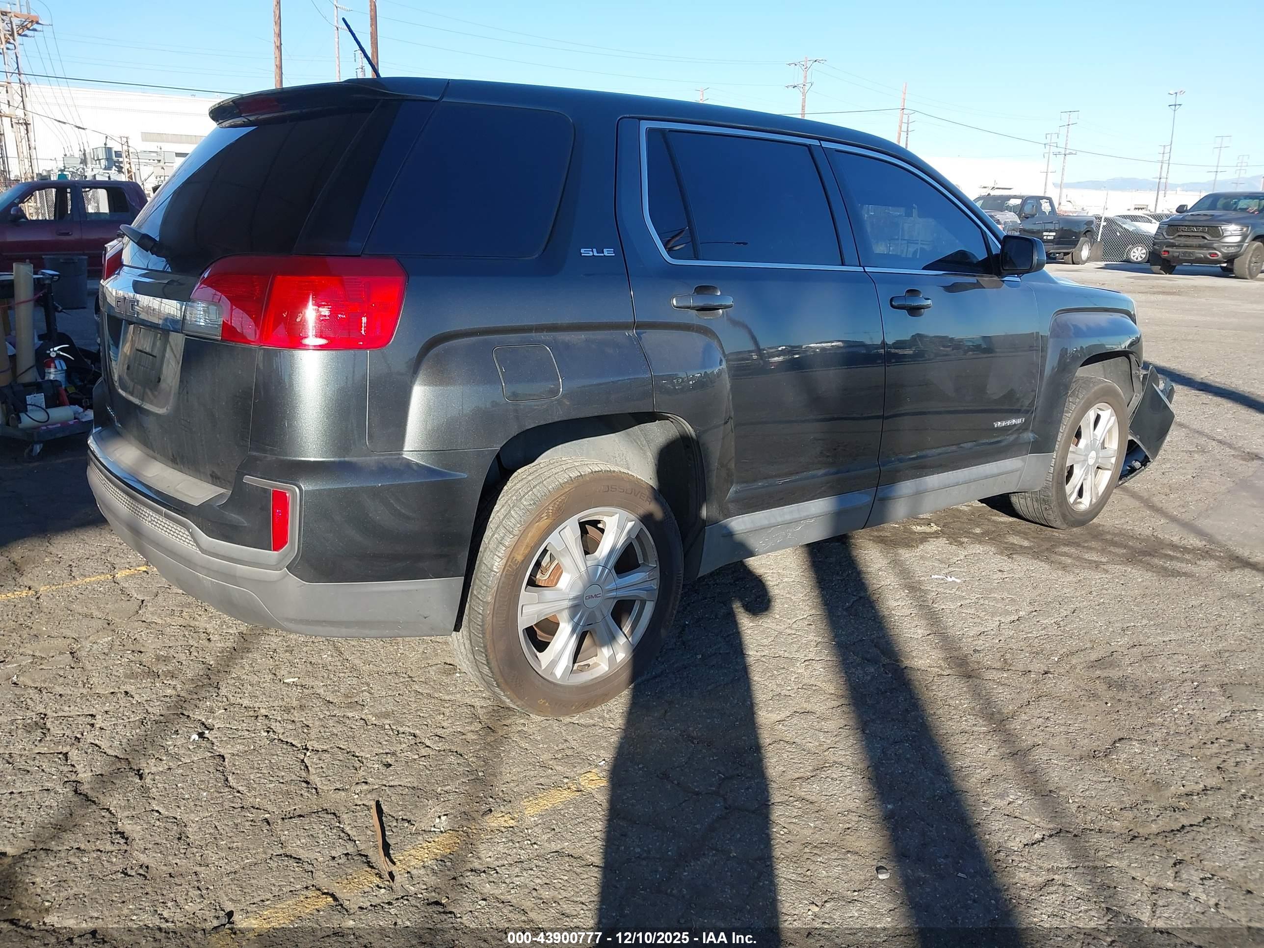 GMC TERRAIN image 4