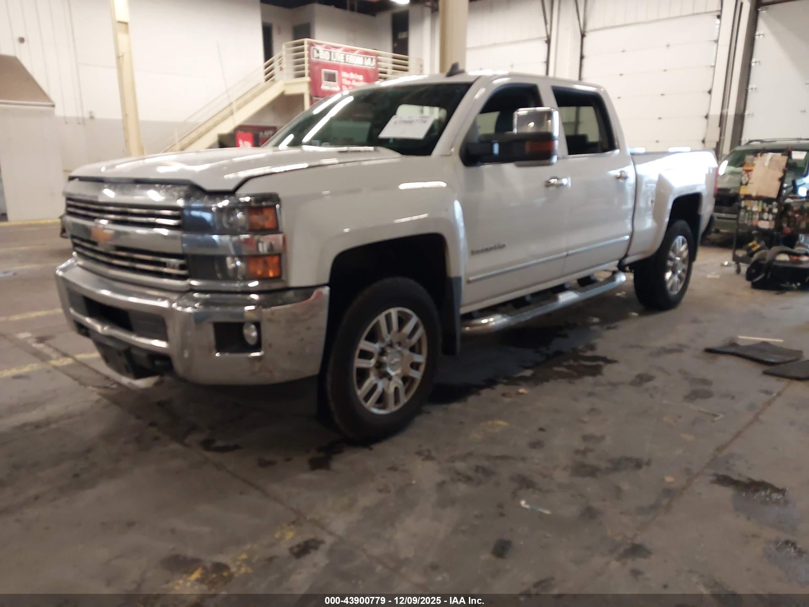 CHEVROLET SILVERADO image 2