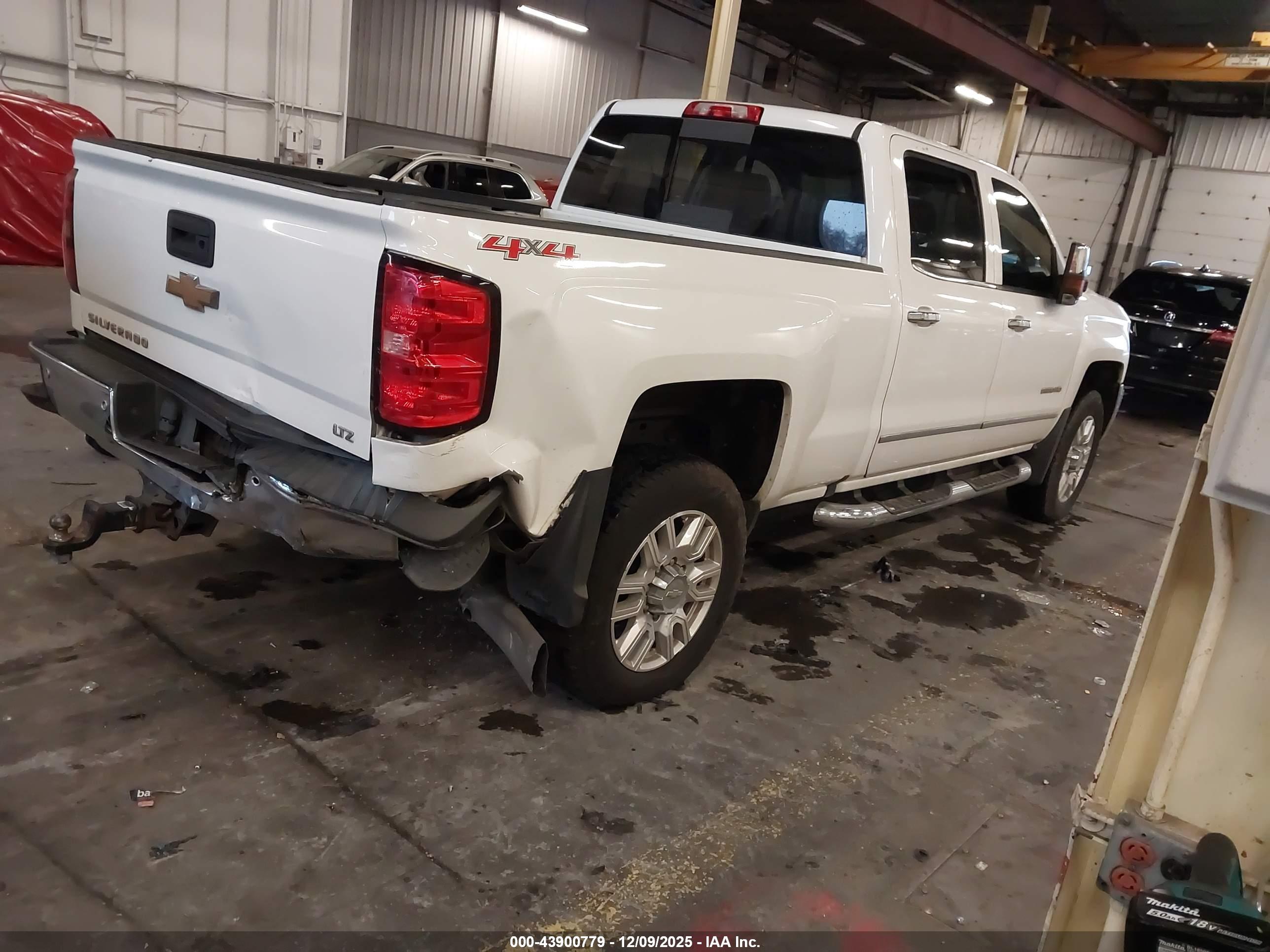 CHEVROLET SILVERADO image 4