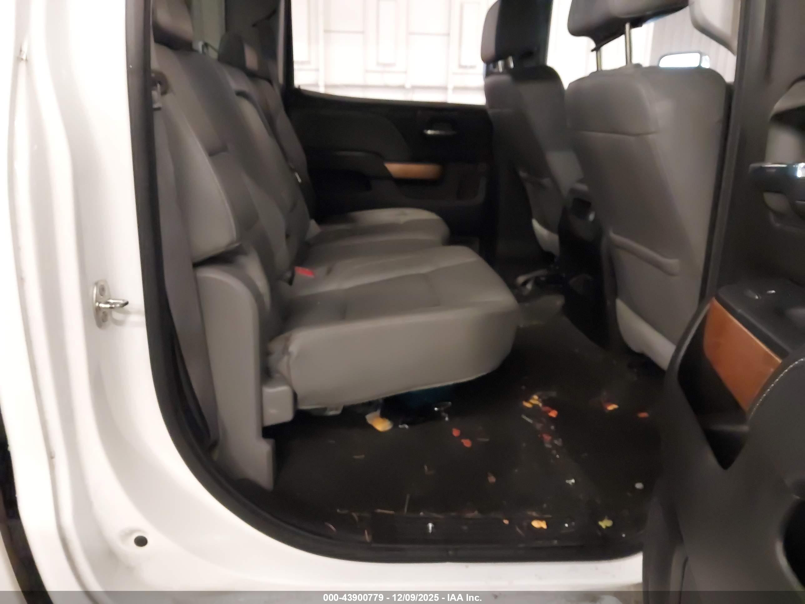 CHEVROLET SILVERADO image 8