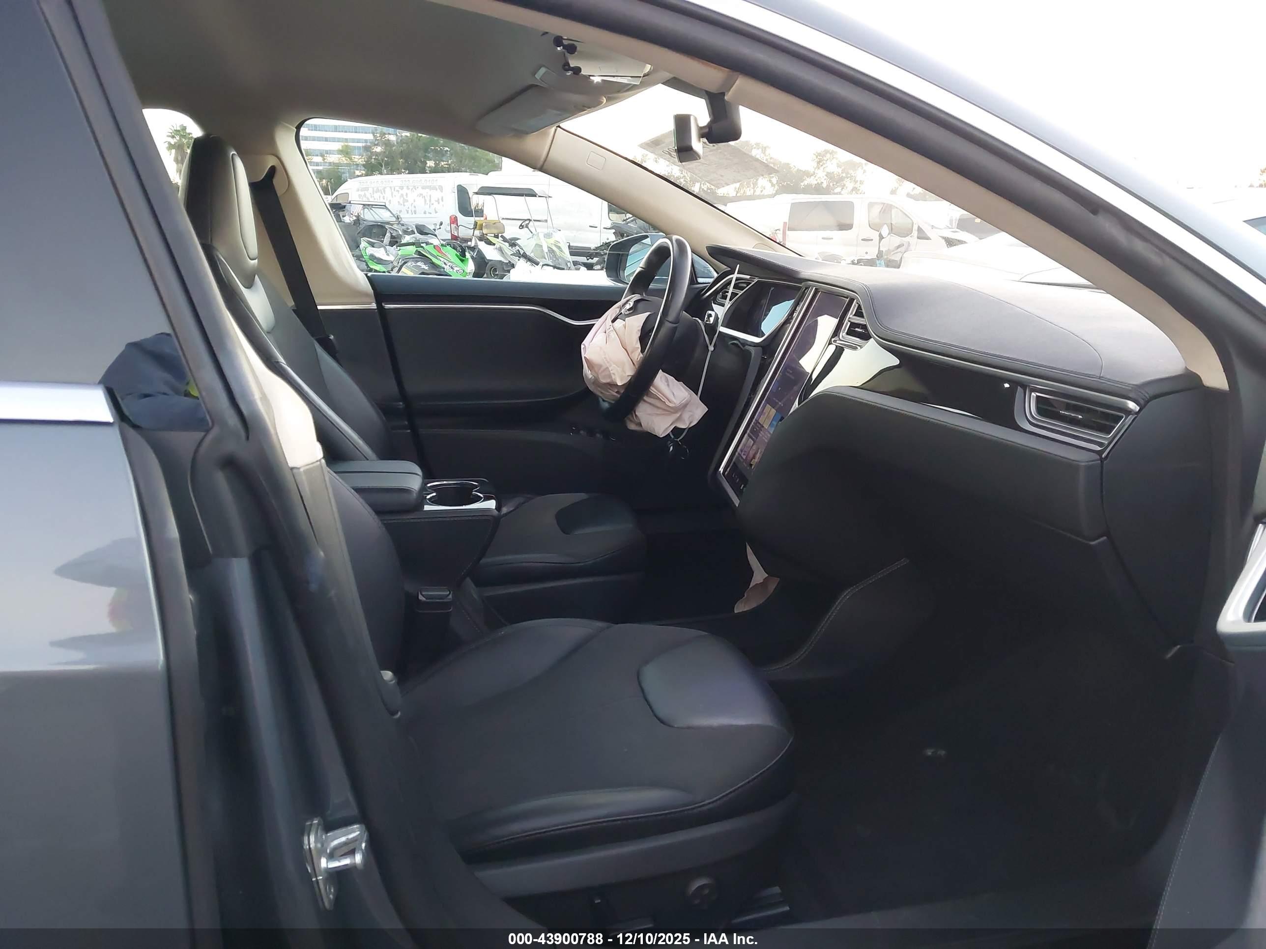 TESLA MODEL image 5