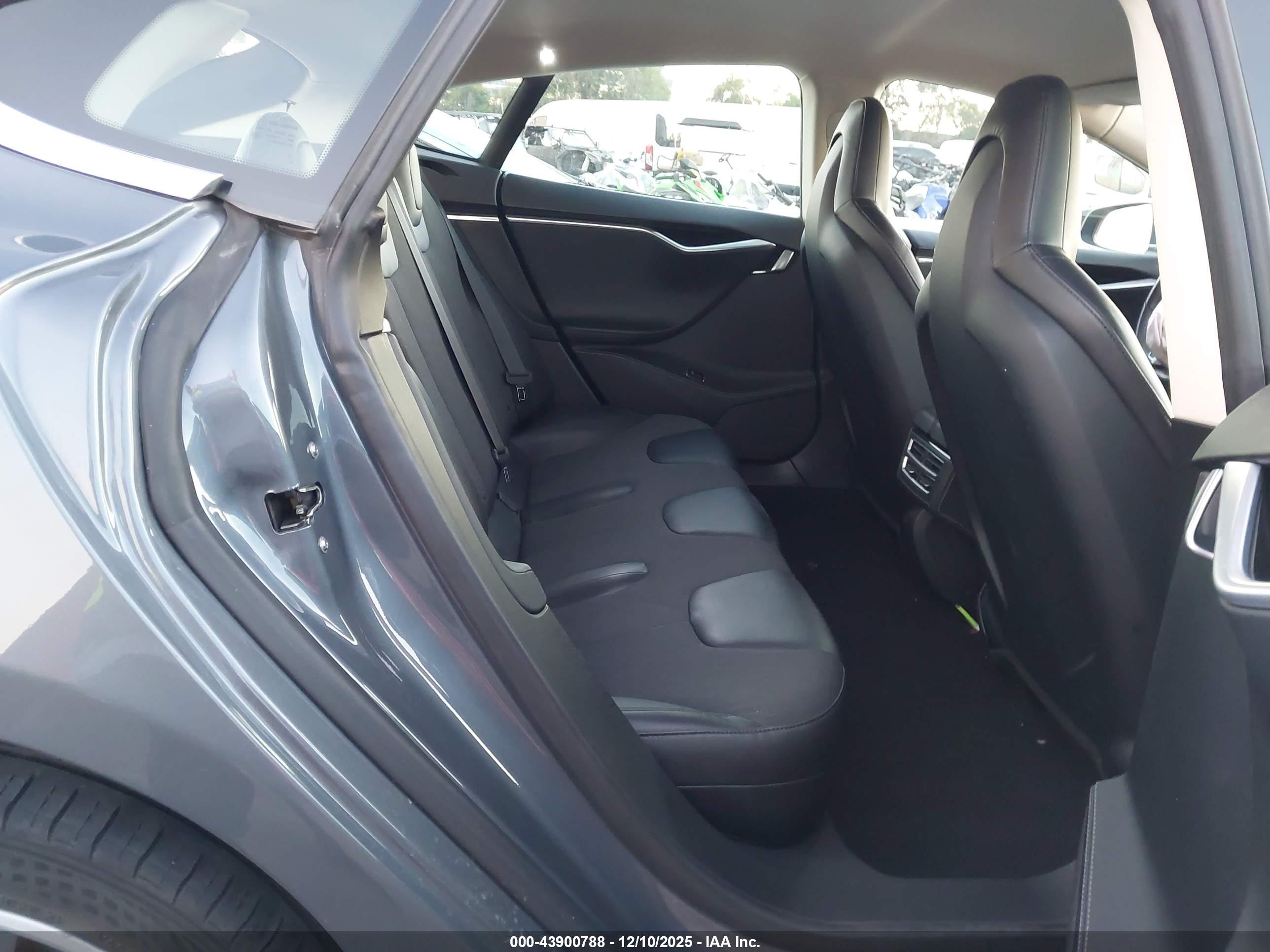 TESLA MODEL image 8