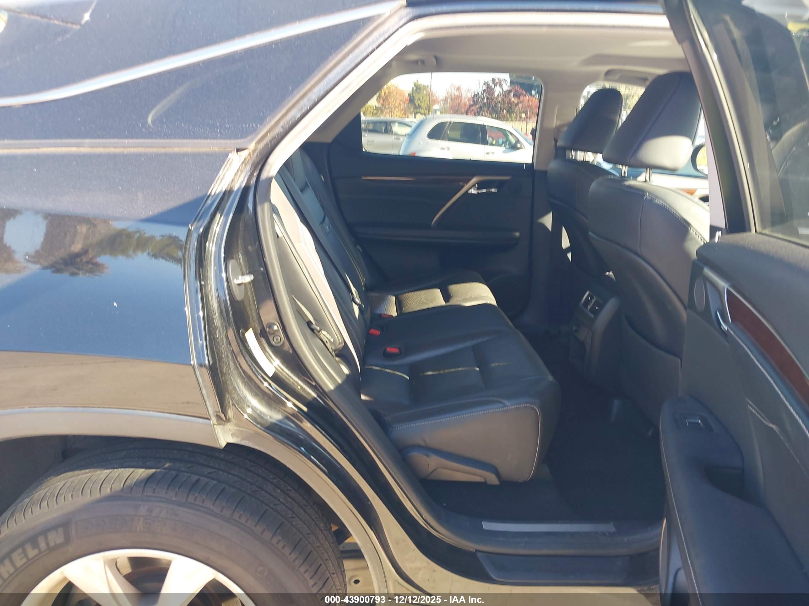 LEXUS RX image 8