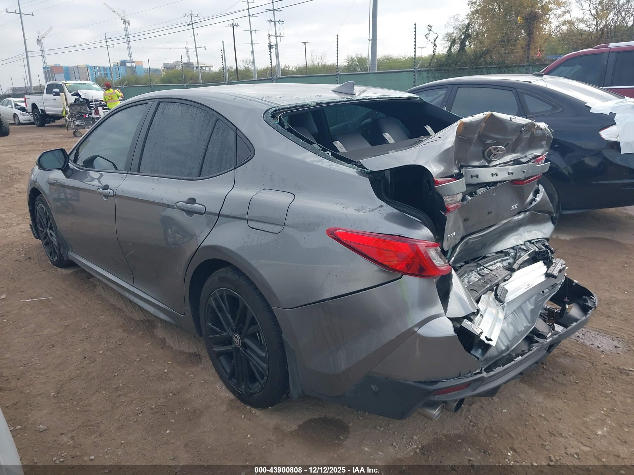 TOYOTA CAMRY image 3