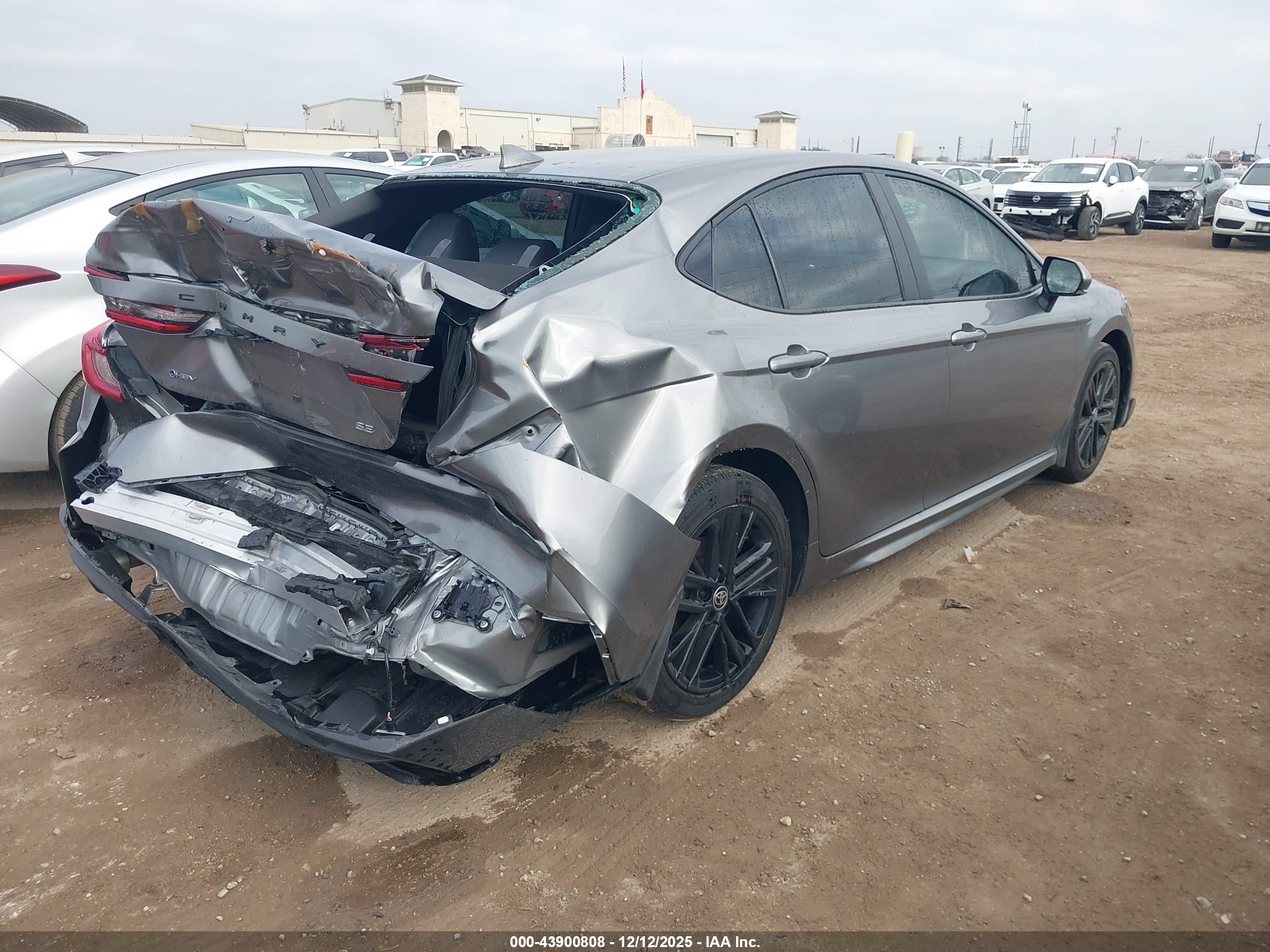 TOYOTA CAMRY image 4