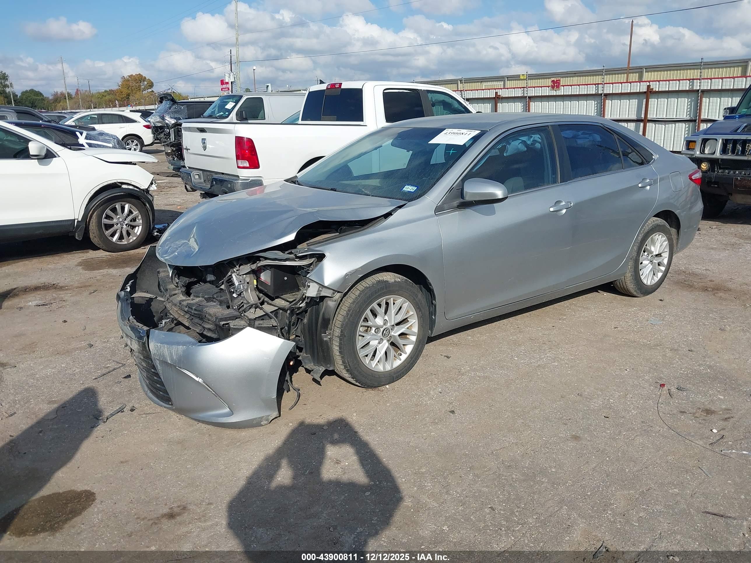 TOYOTA CAMRY image 2