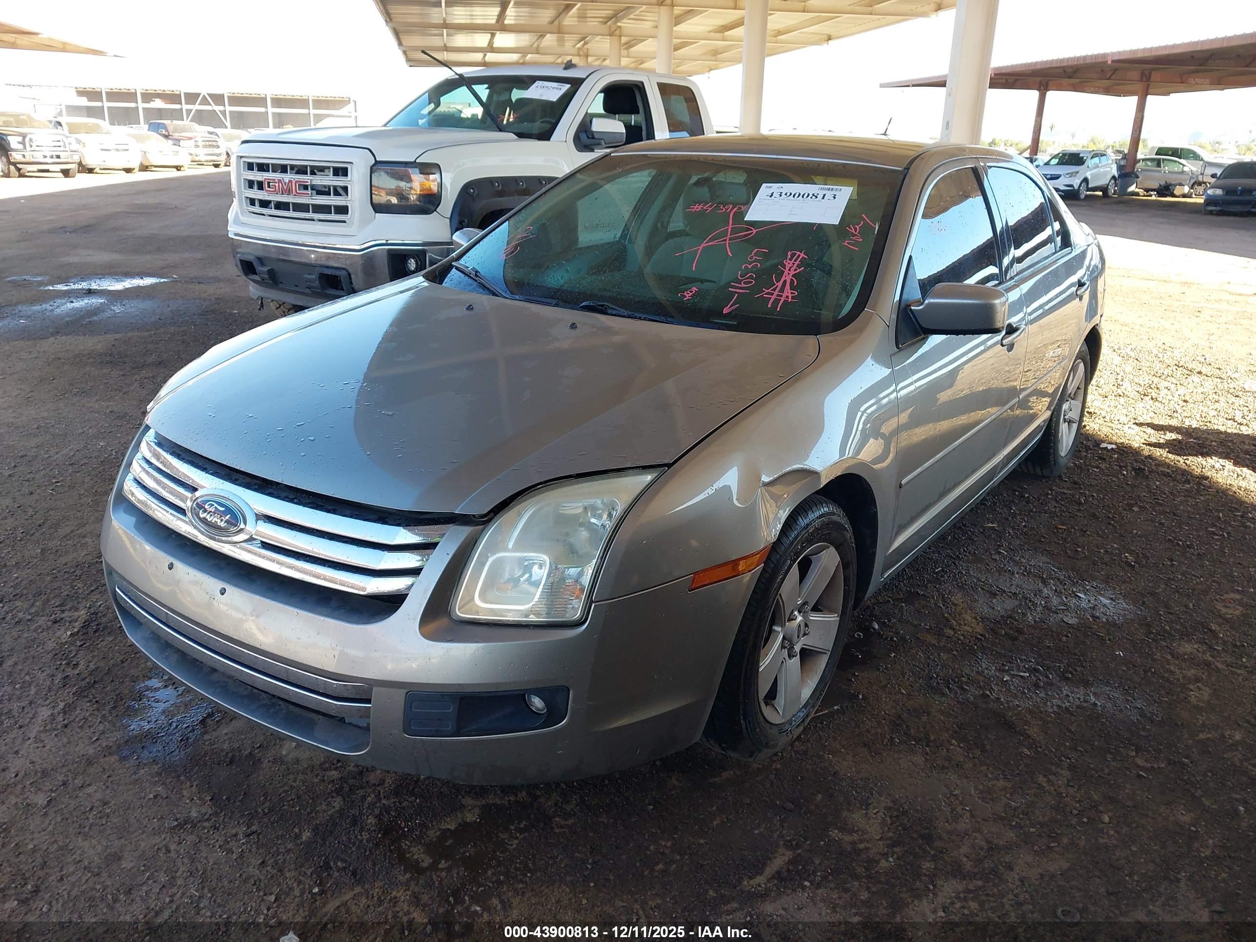FORD FUSION image 2