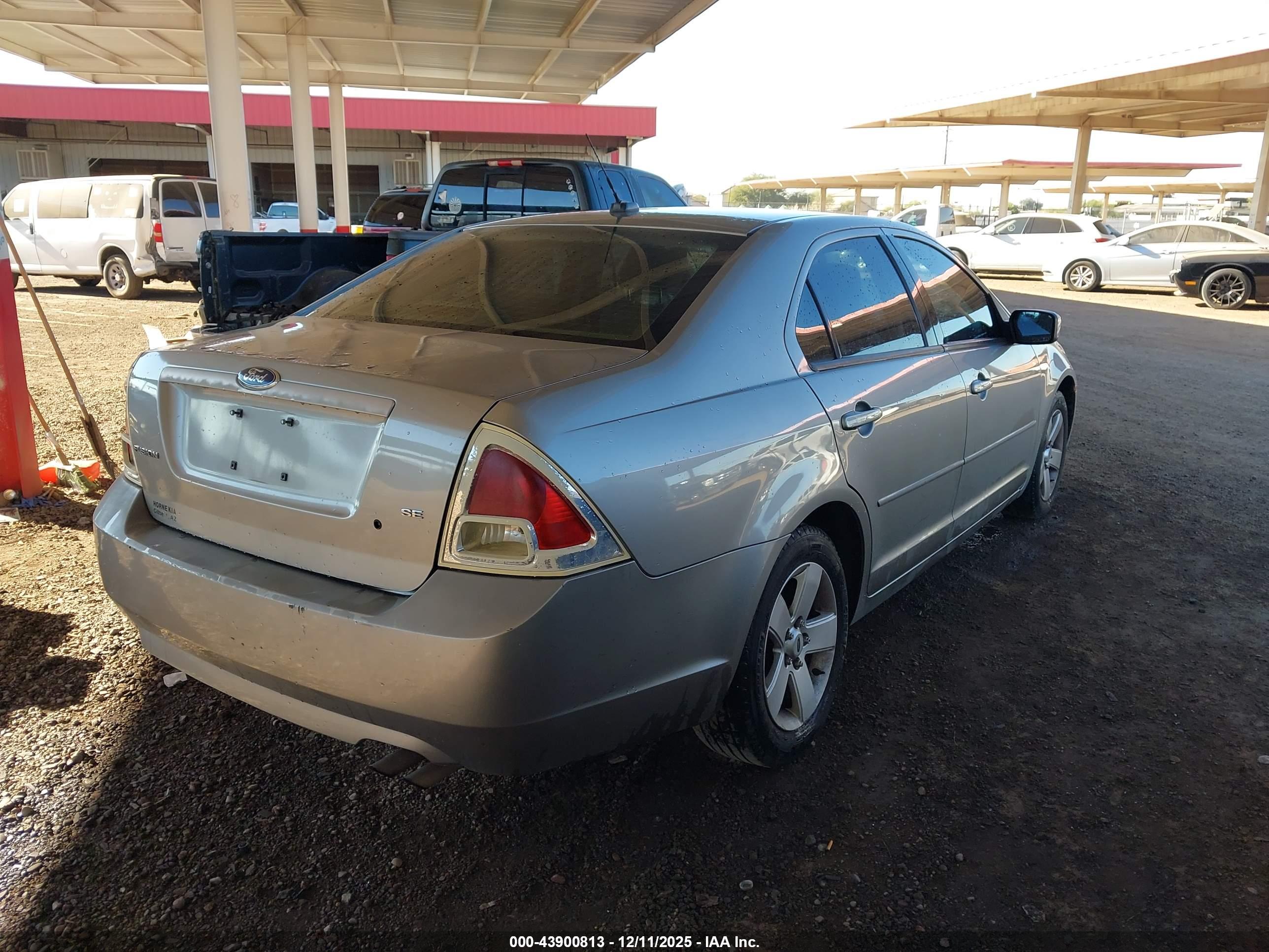FORD FUSION image 4
