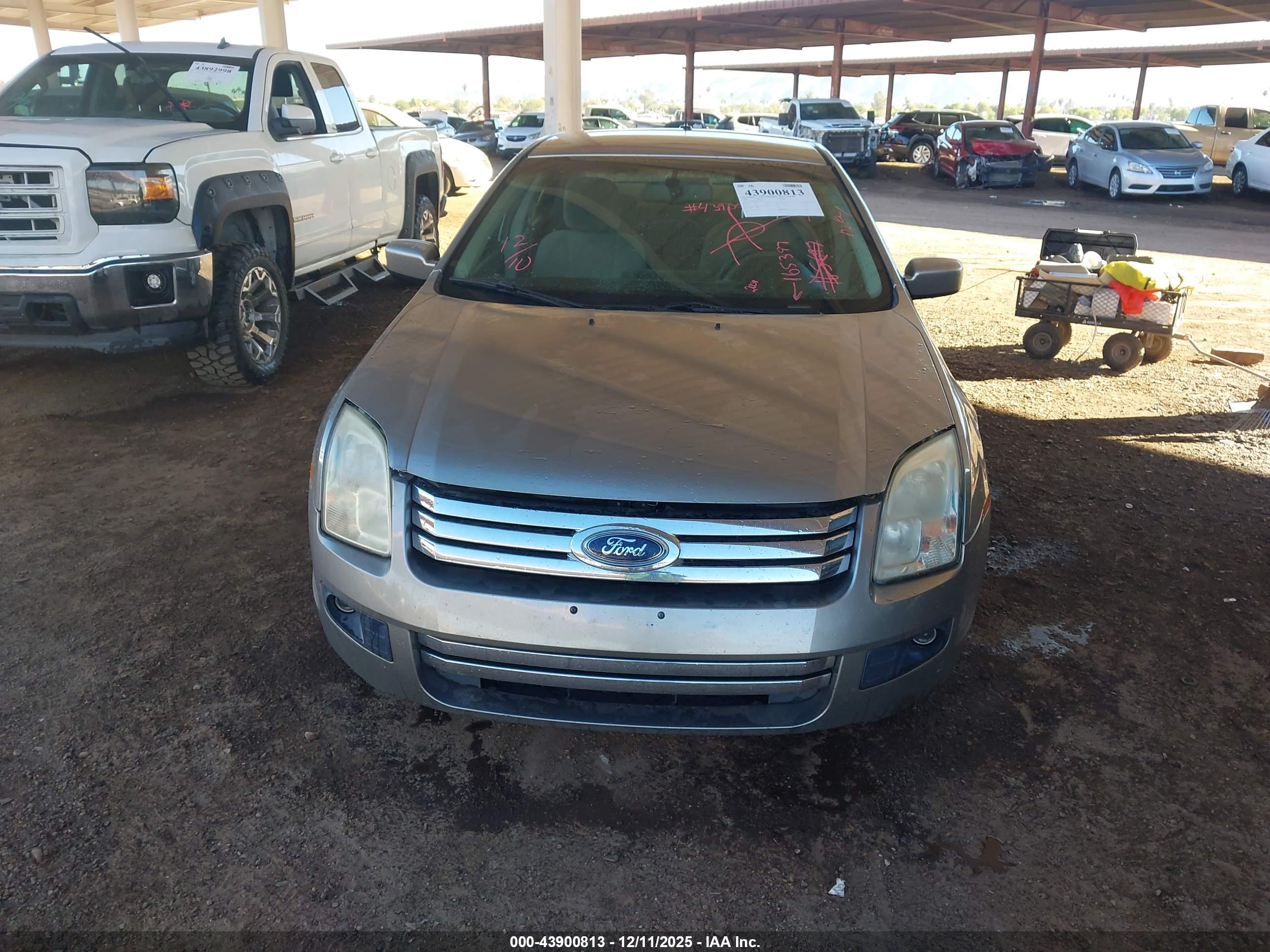 FORD FUSION image 6