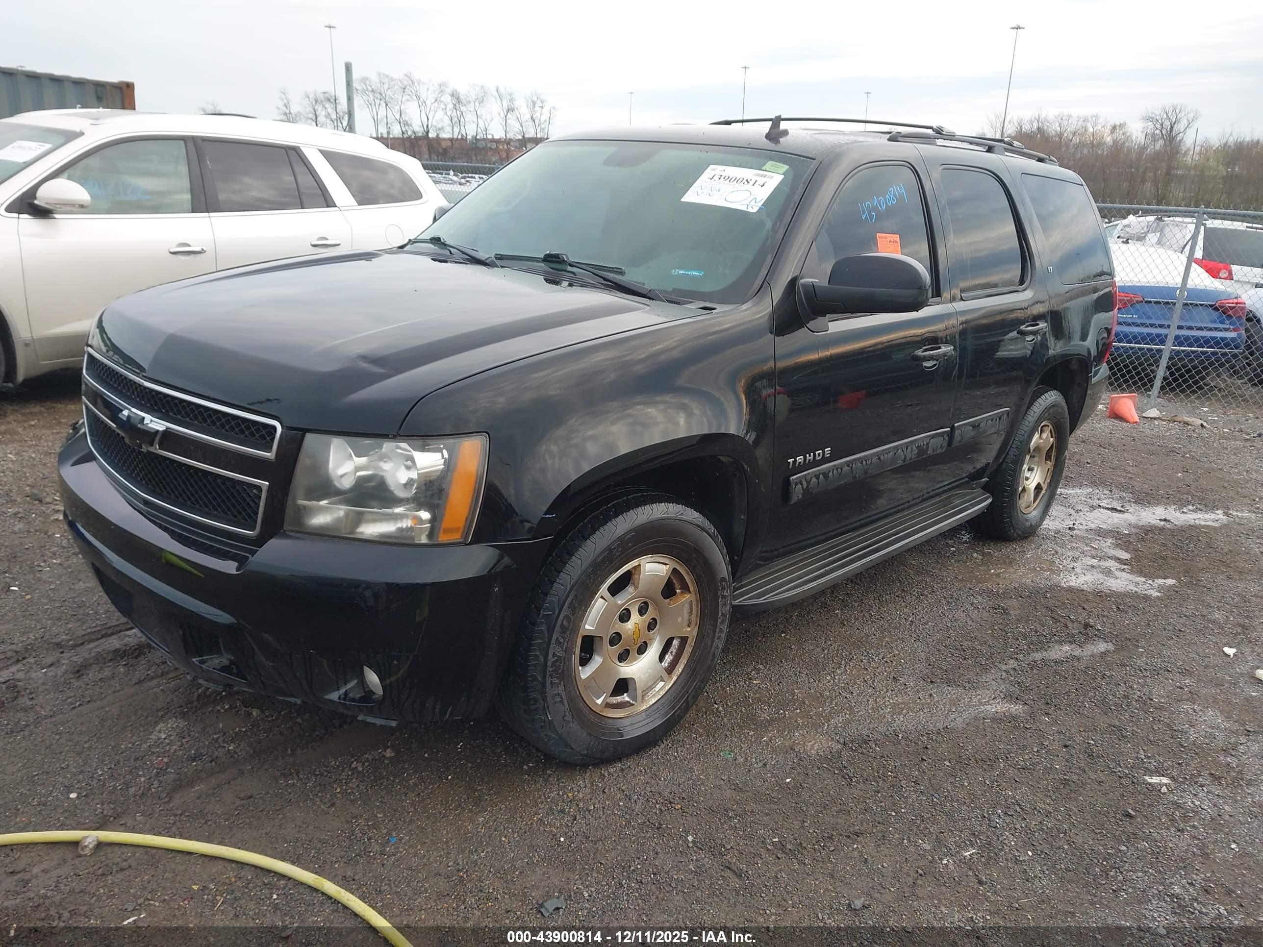CHEVROLET TAHOE image 2