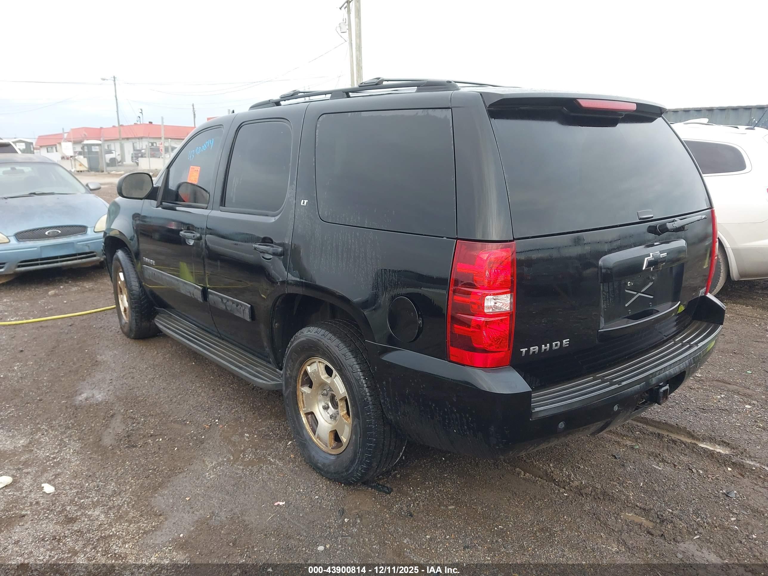 CHEVROLET TAHOE image 3
