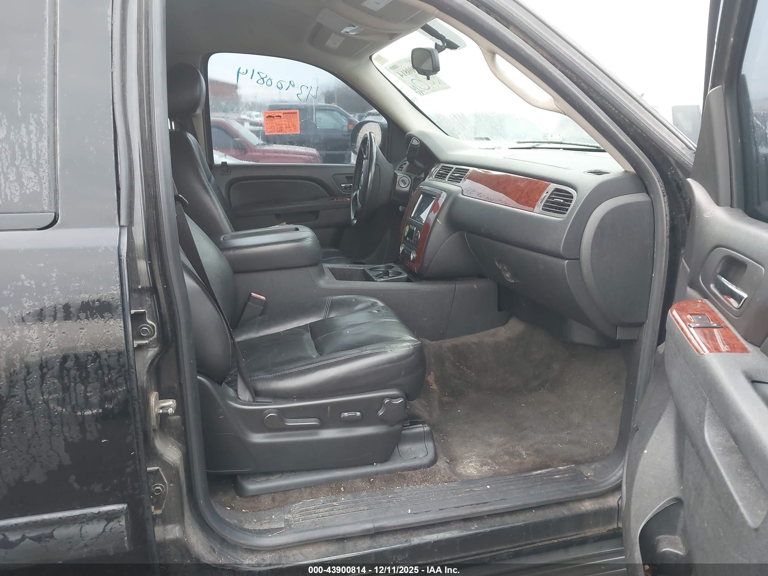 CHEVROLET TAHOE image 5