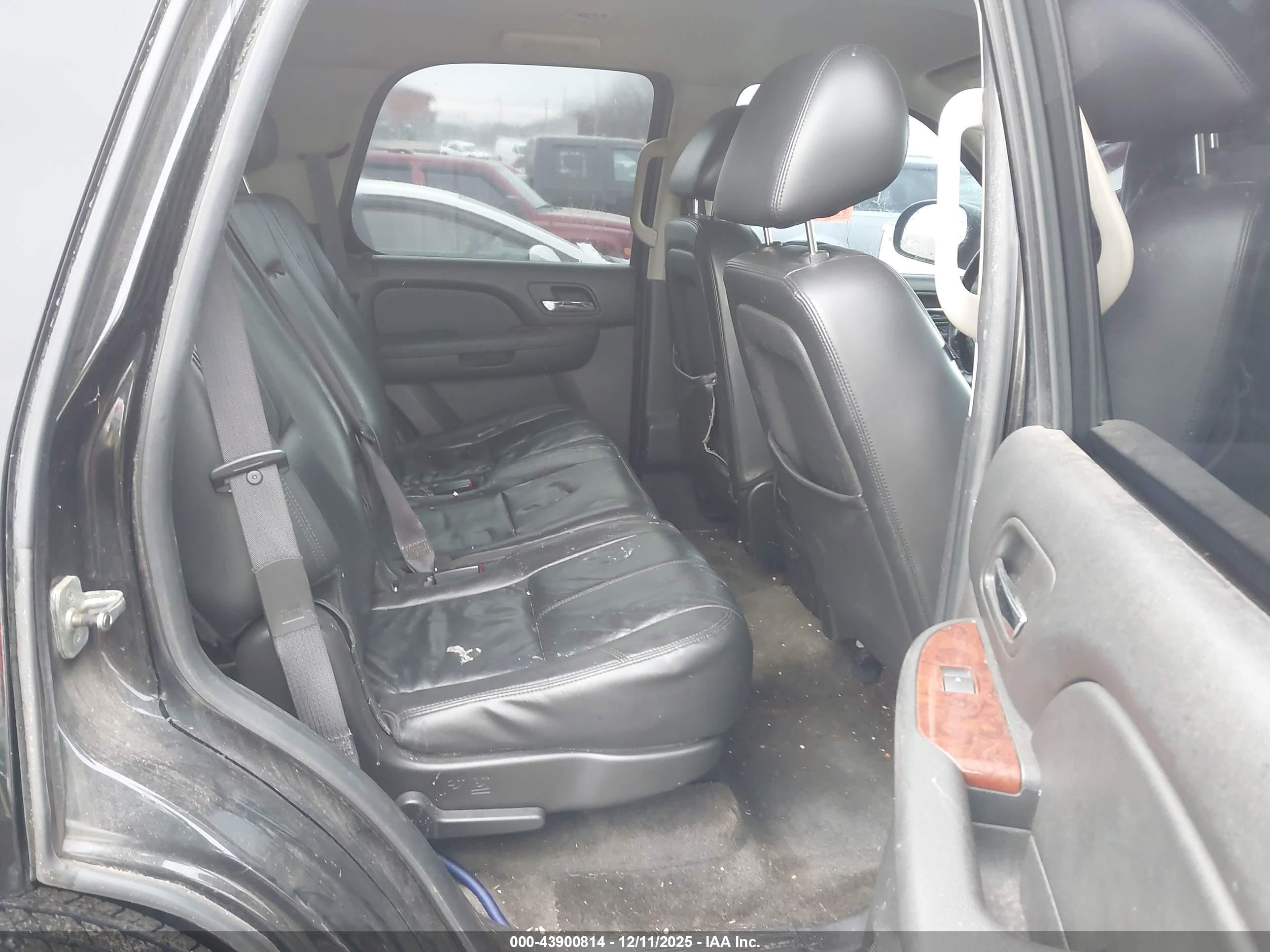 CHEVROLET TAHOE image 8