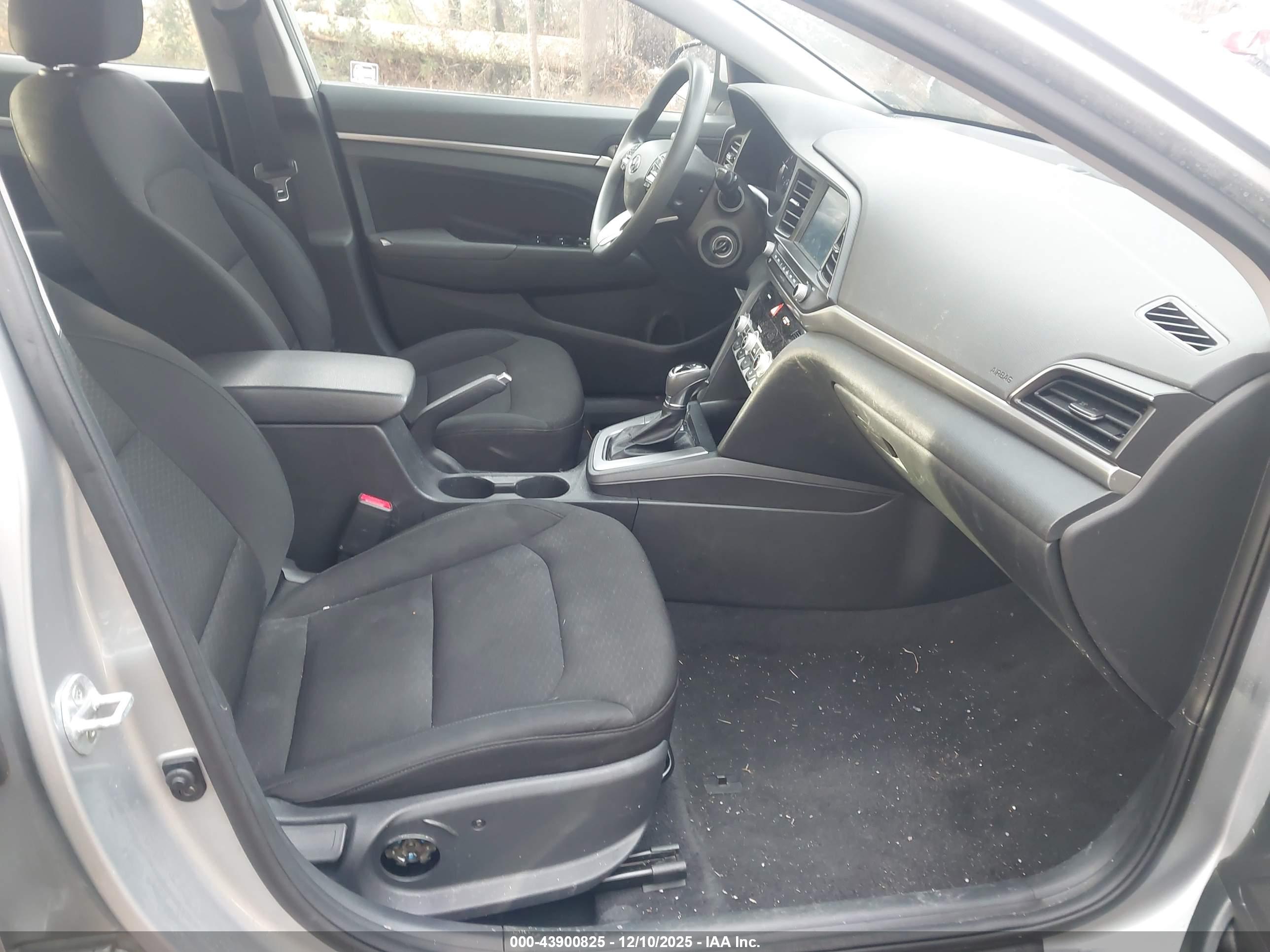HYUNDAI ELANTRA image 5