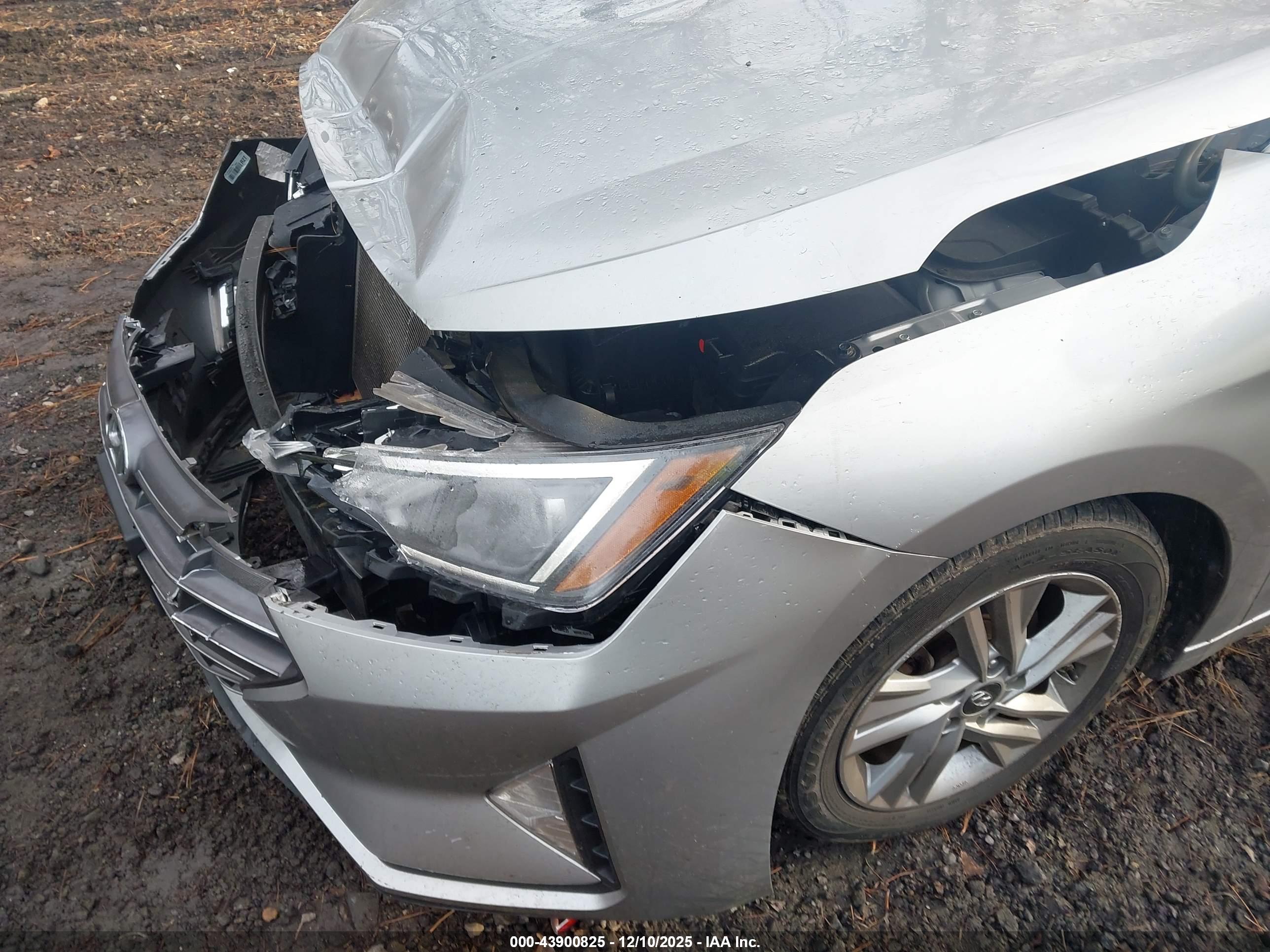 HYUNDAI ELANTRA image 6
