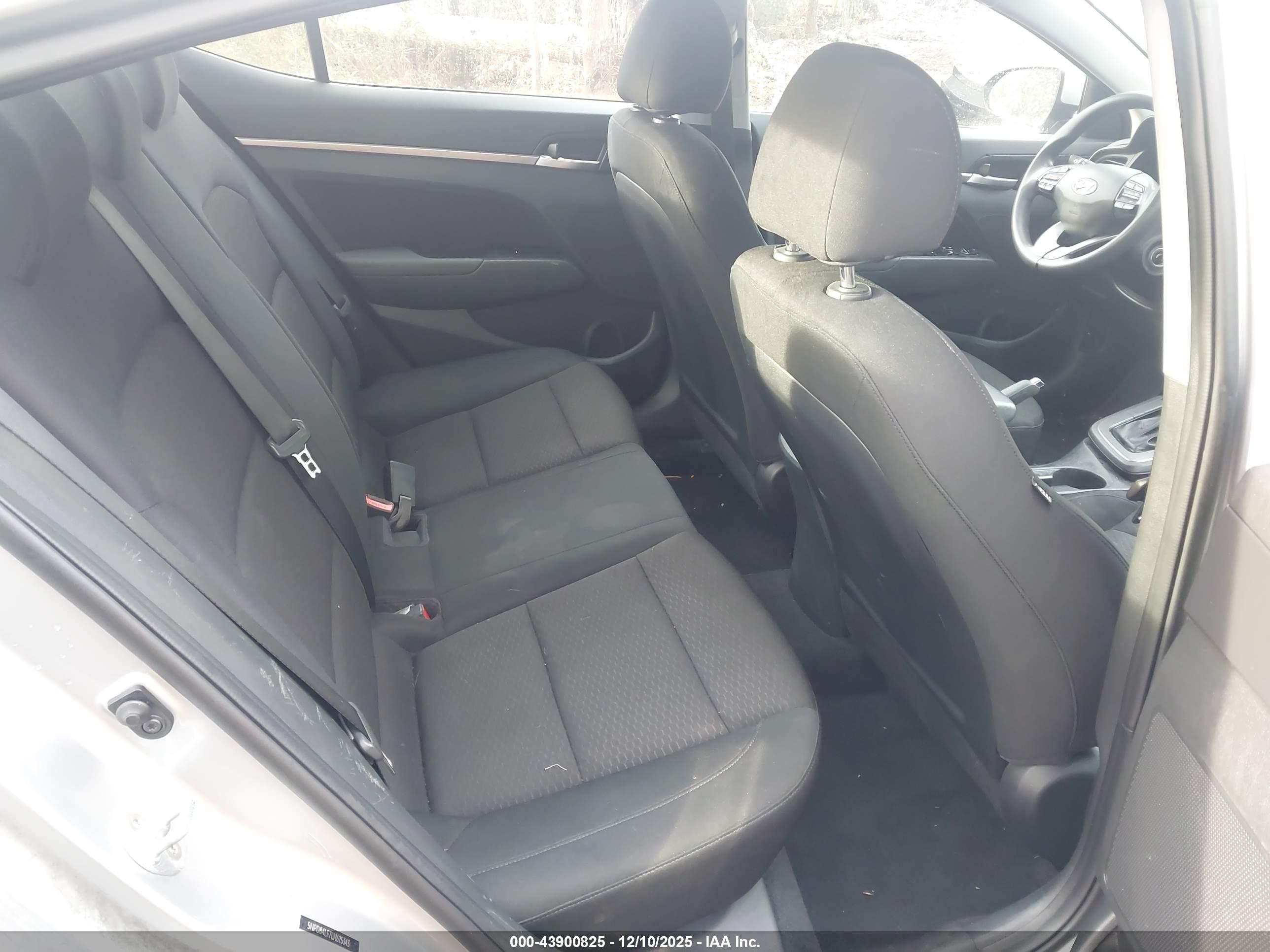 HYUNDAI ELANTRA image 8