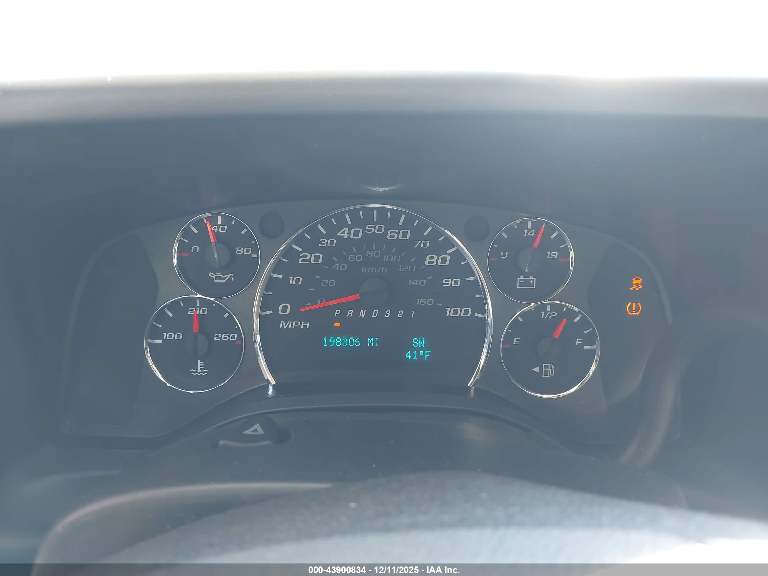 CHEVROLET EXPRESS image 7