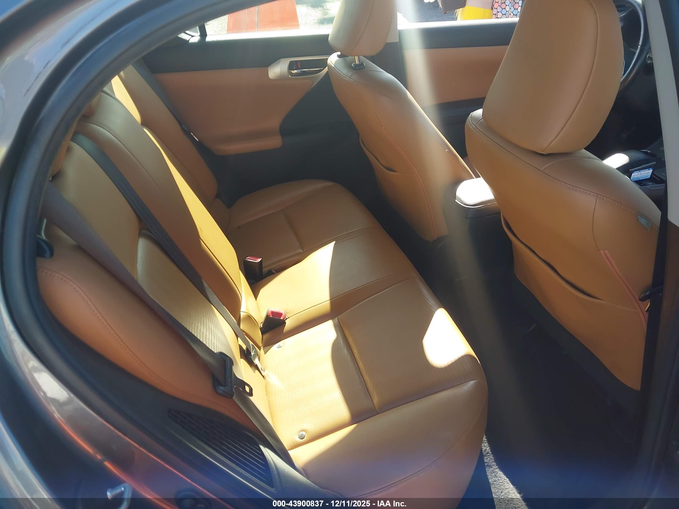 LEXUS CT image 8