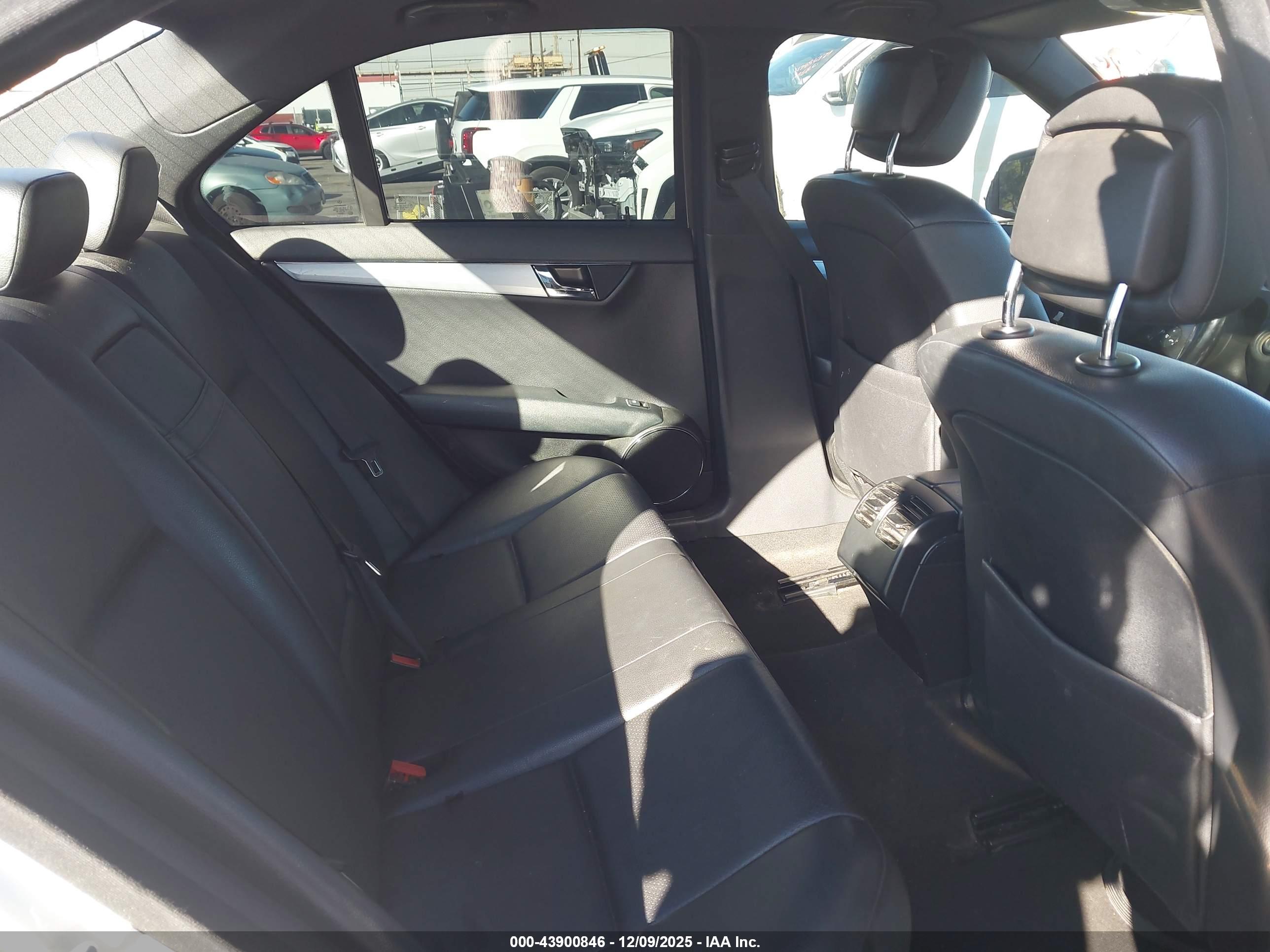 MERCEDES-BENZ C image 8