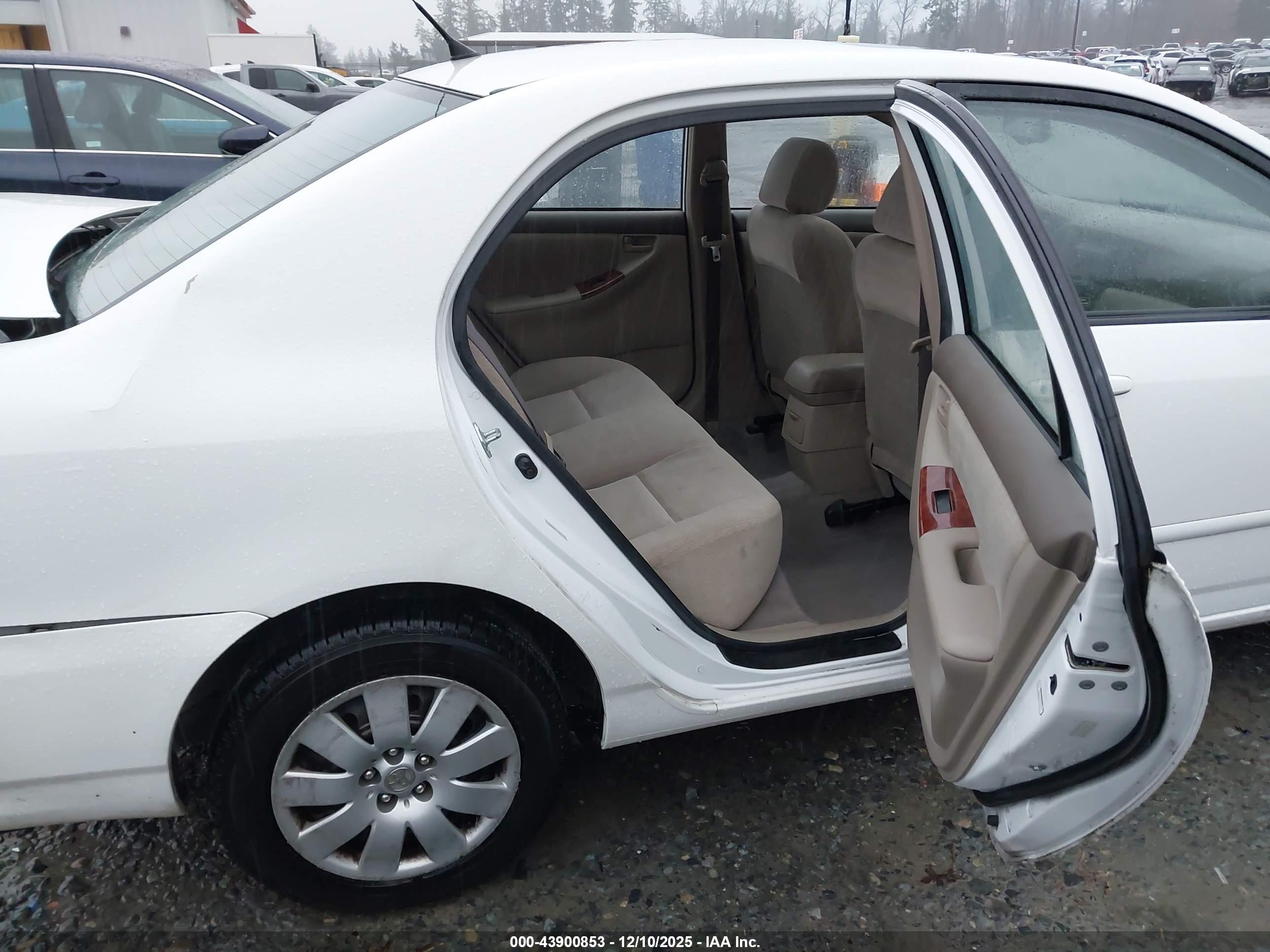 TOYOTA COROLLA image 8
